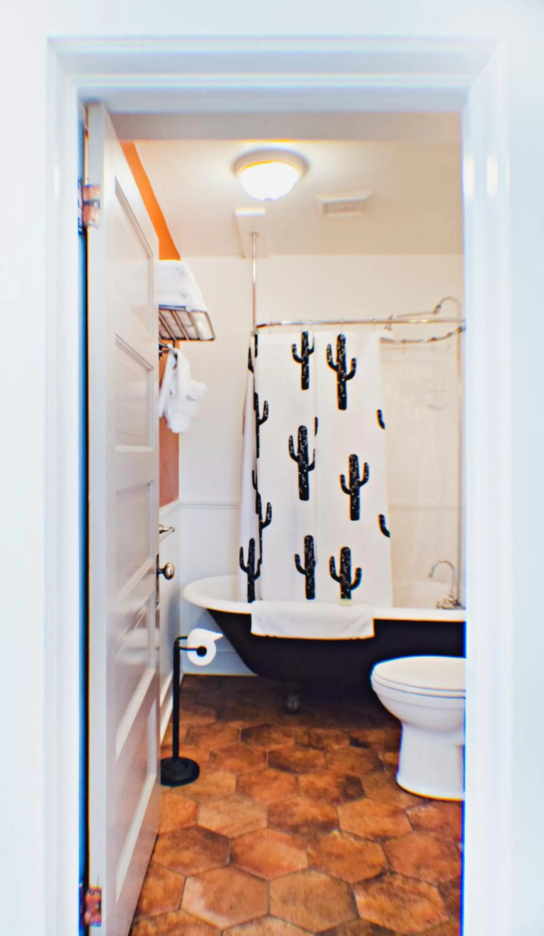 Bathroom in Eldorado Suites Hotel