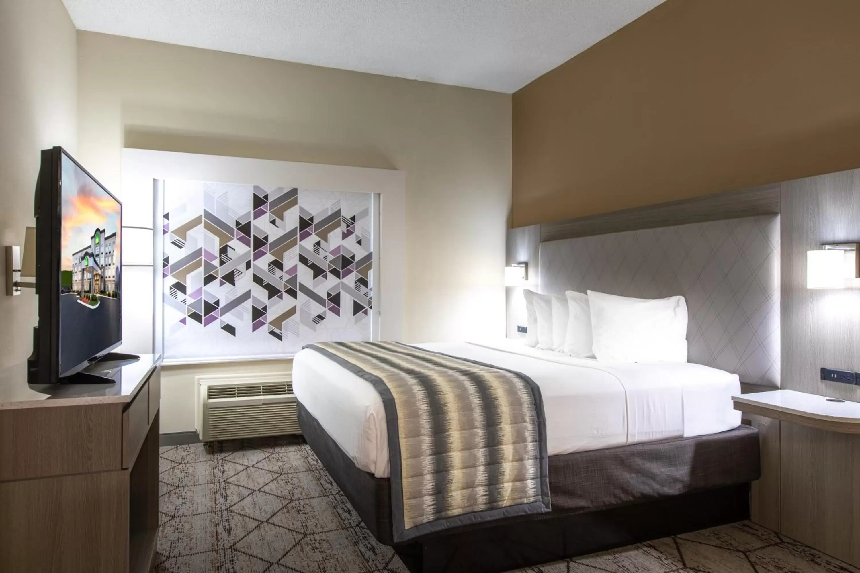 Photo of the whole room, Bed in Wingate by Wyndham Charlotte Concord Mills/Speedway