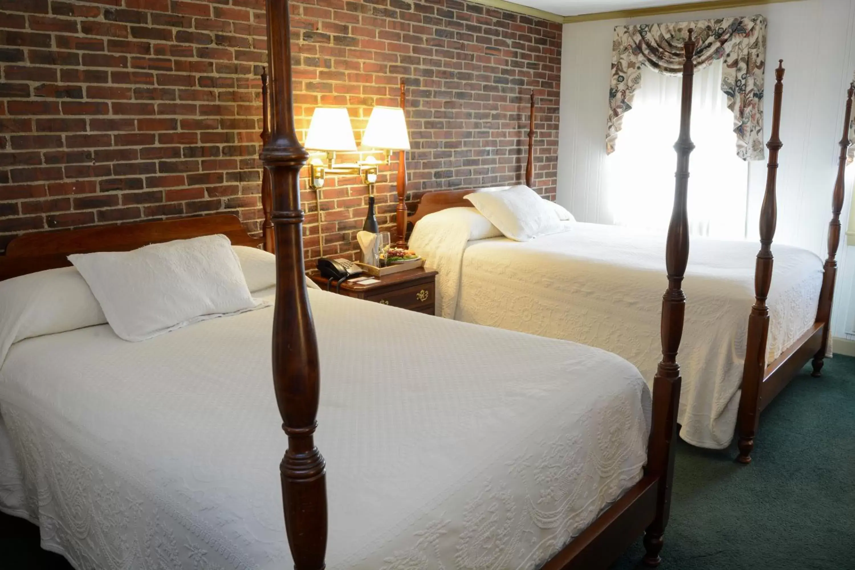 Bed in Lamies Inn & The Old Salt Tavern