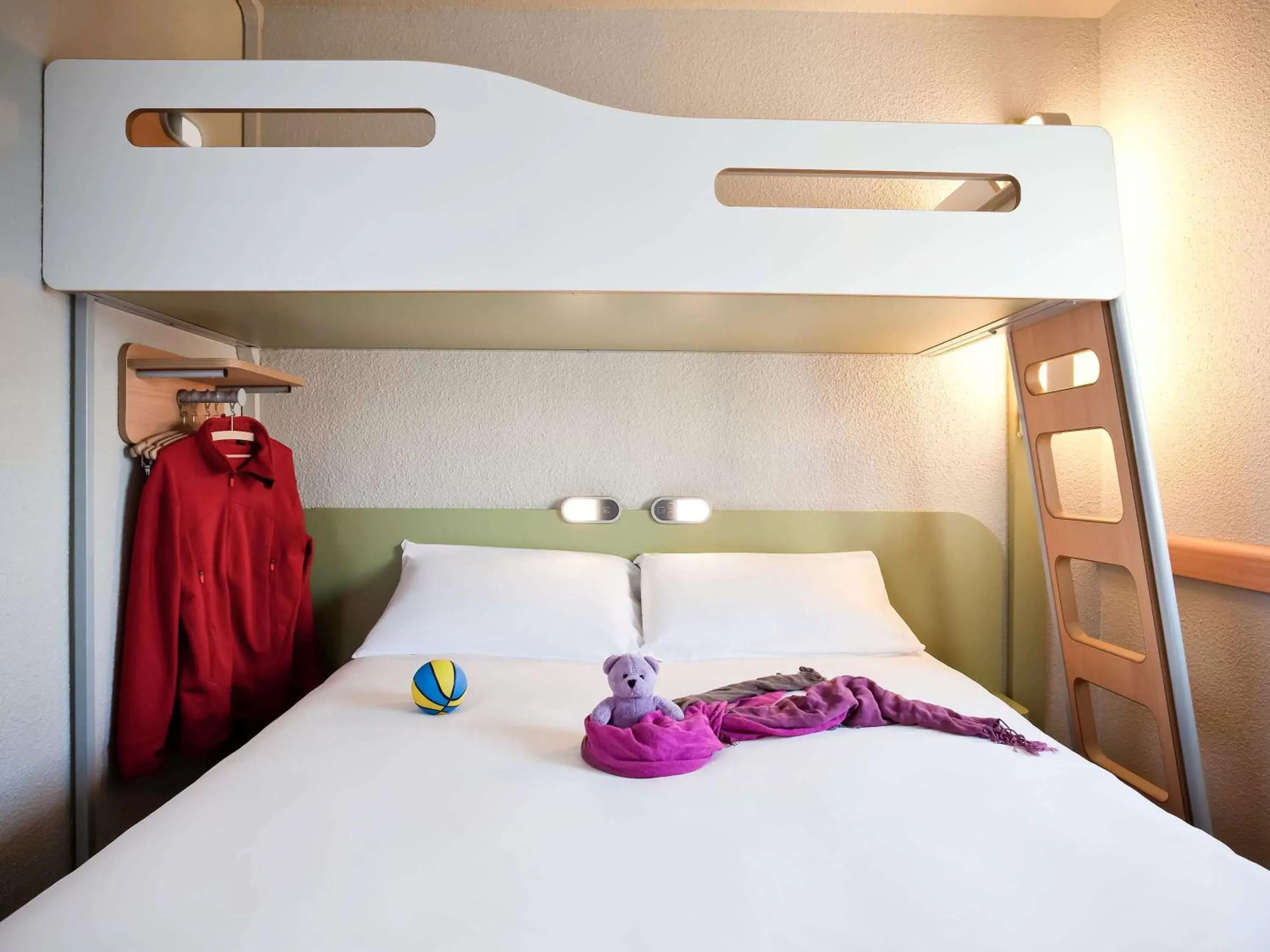Photo of the whole room, Bed in ibis budget Pontault Combault RN4 Marne La Vallée Photo of the whole room, Bed in ibis budget Pontault Combault RN4 Marne La Vallée