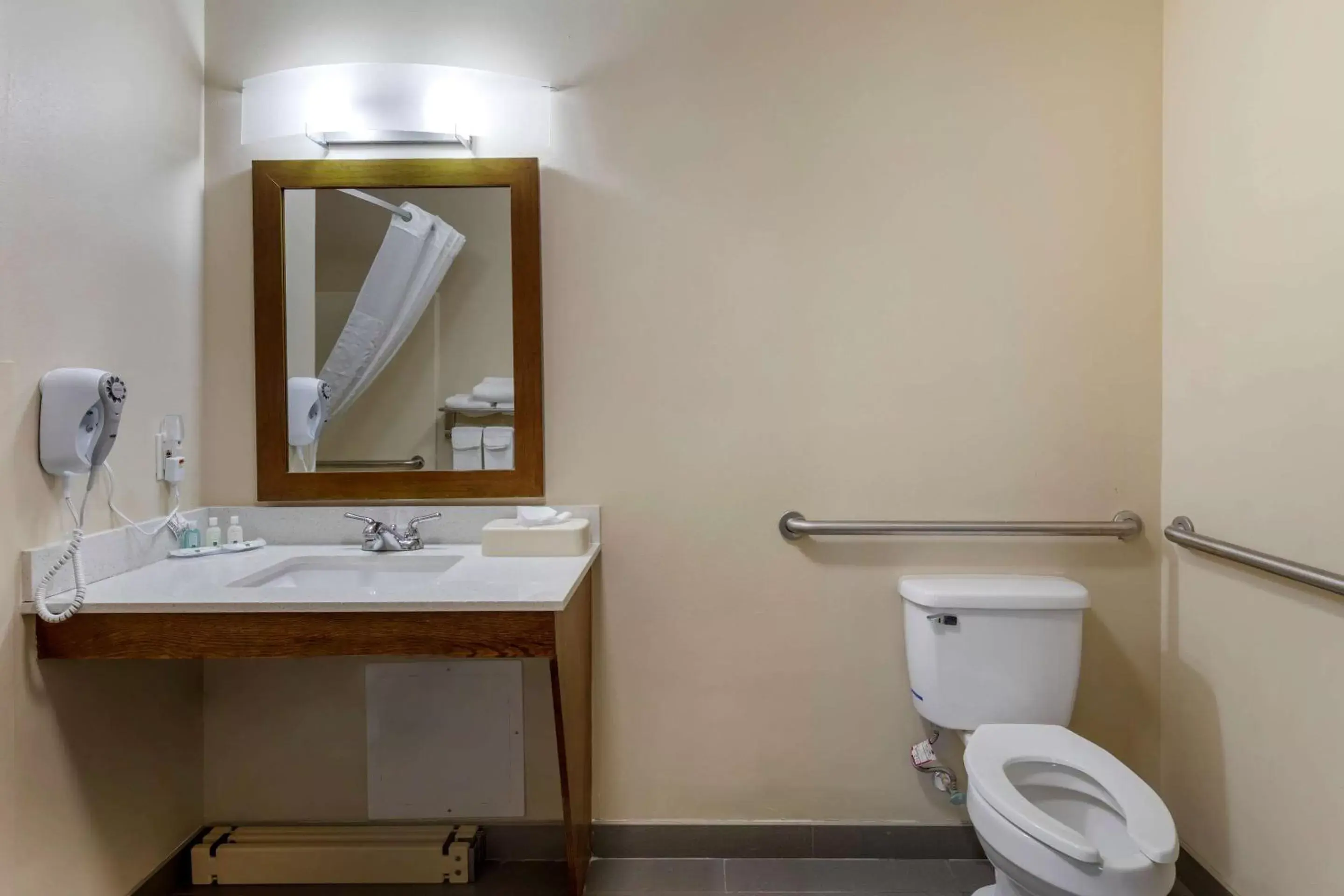 Bedroom in Quality Inn Seneca Clemson Area U S 123 Bedroom in Quality Inn Seneca Clemson Area U S 123