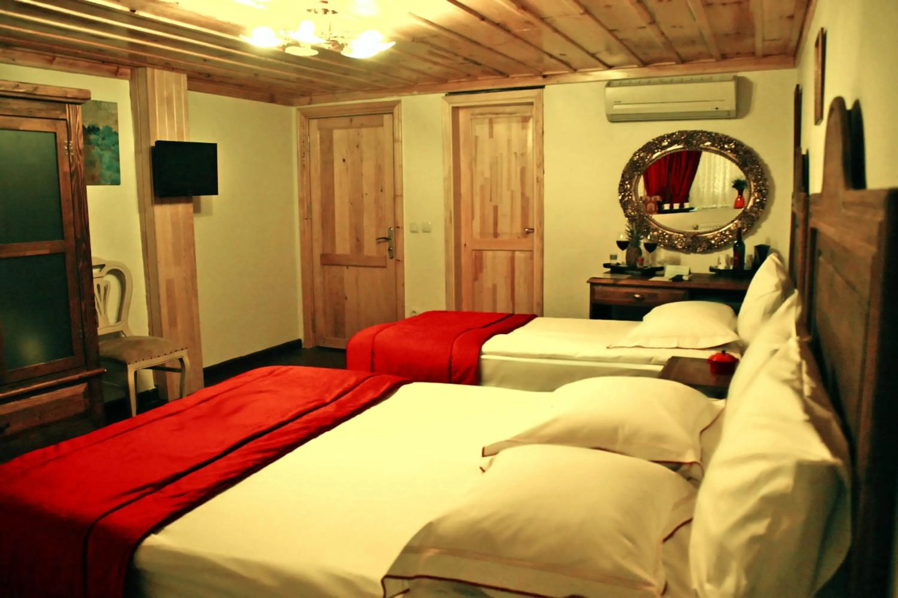 Shower, Bed in Divas Hotel