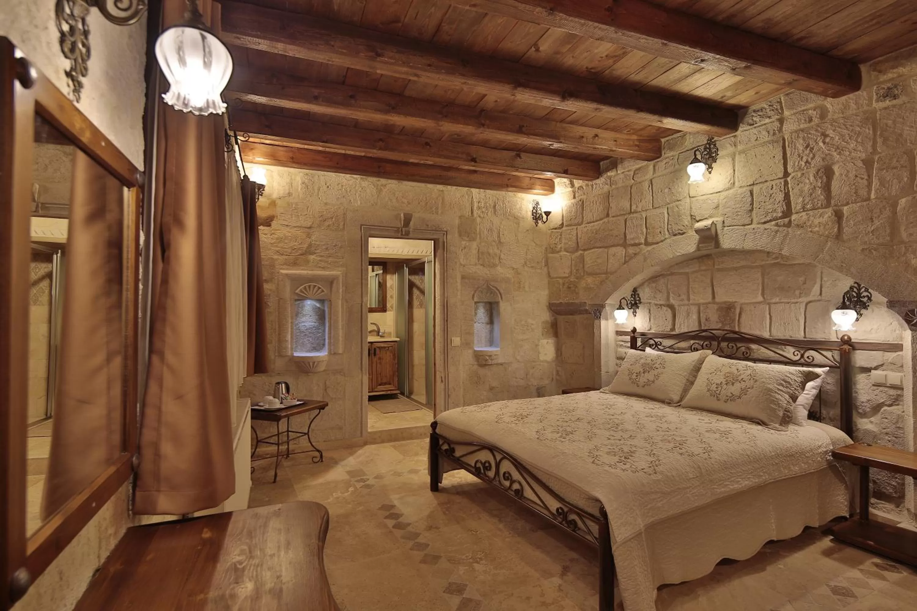 Property building, Bed in Vista Cave Hotel