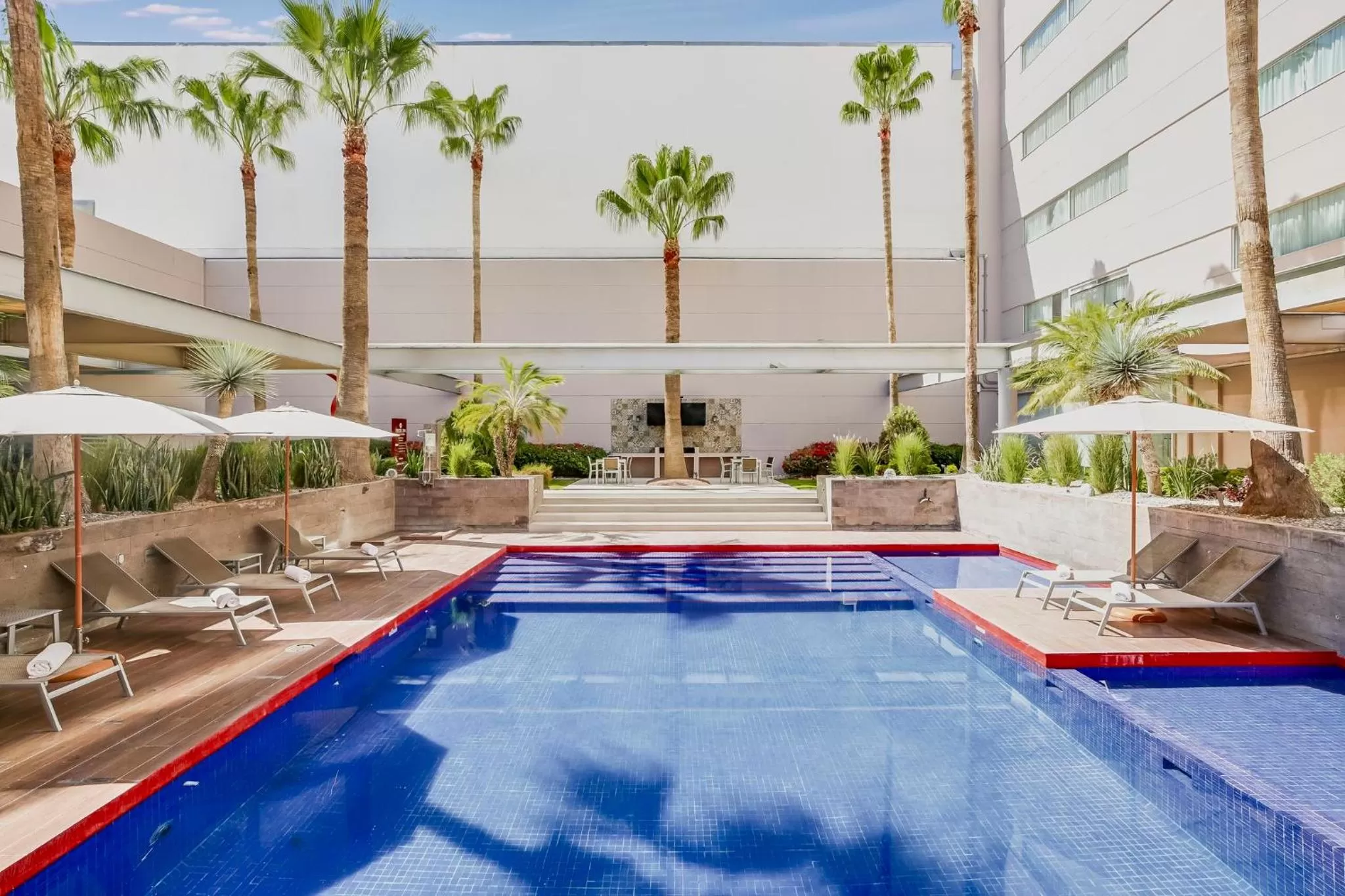 Swimming pool in Fiesta Inn Torreon Galerias