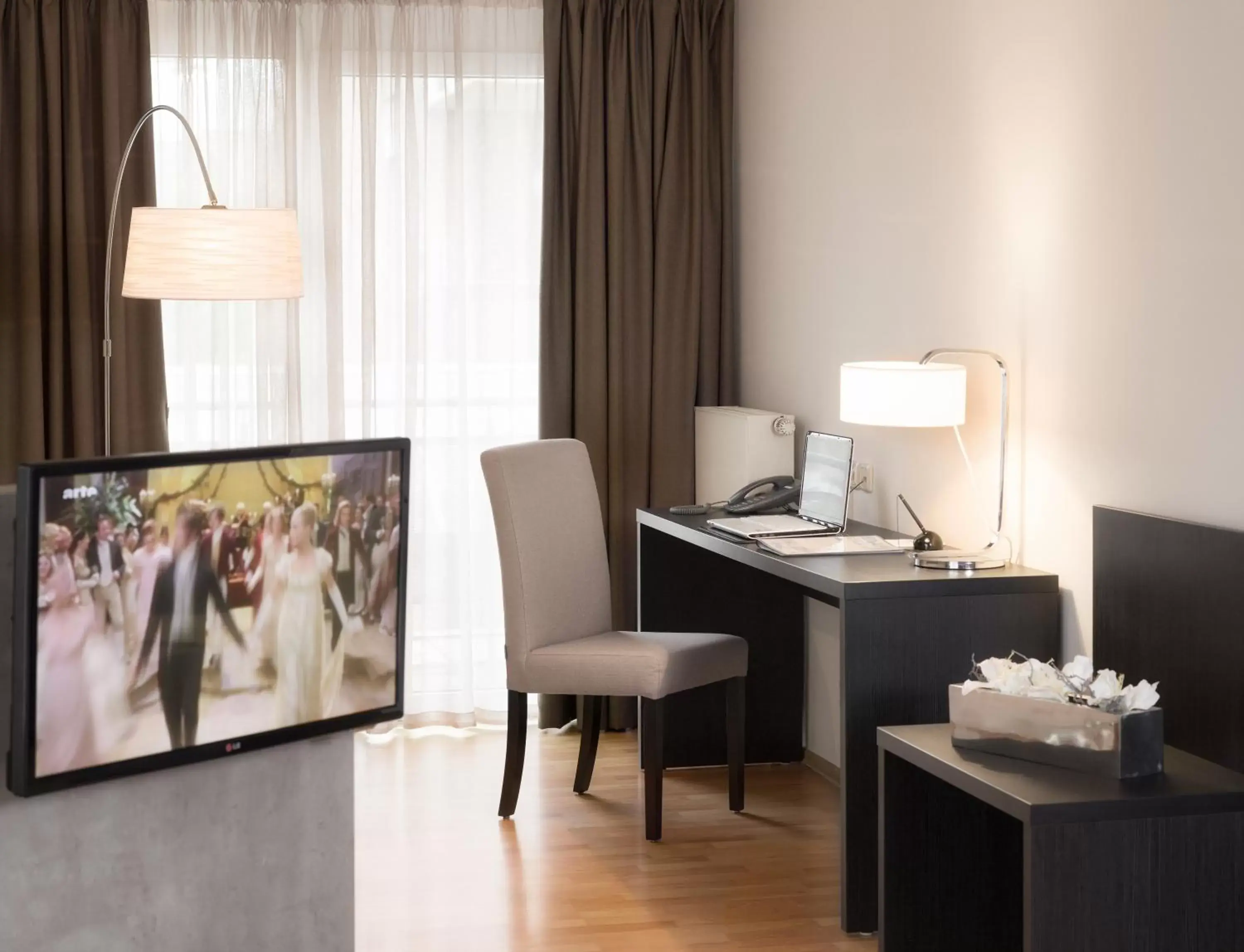 Seating area, TV/Entertainment Center in Art Hotel Superior