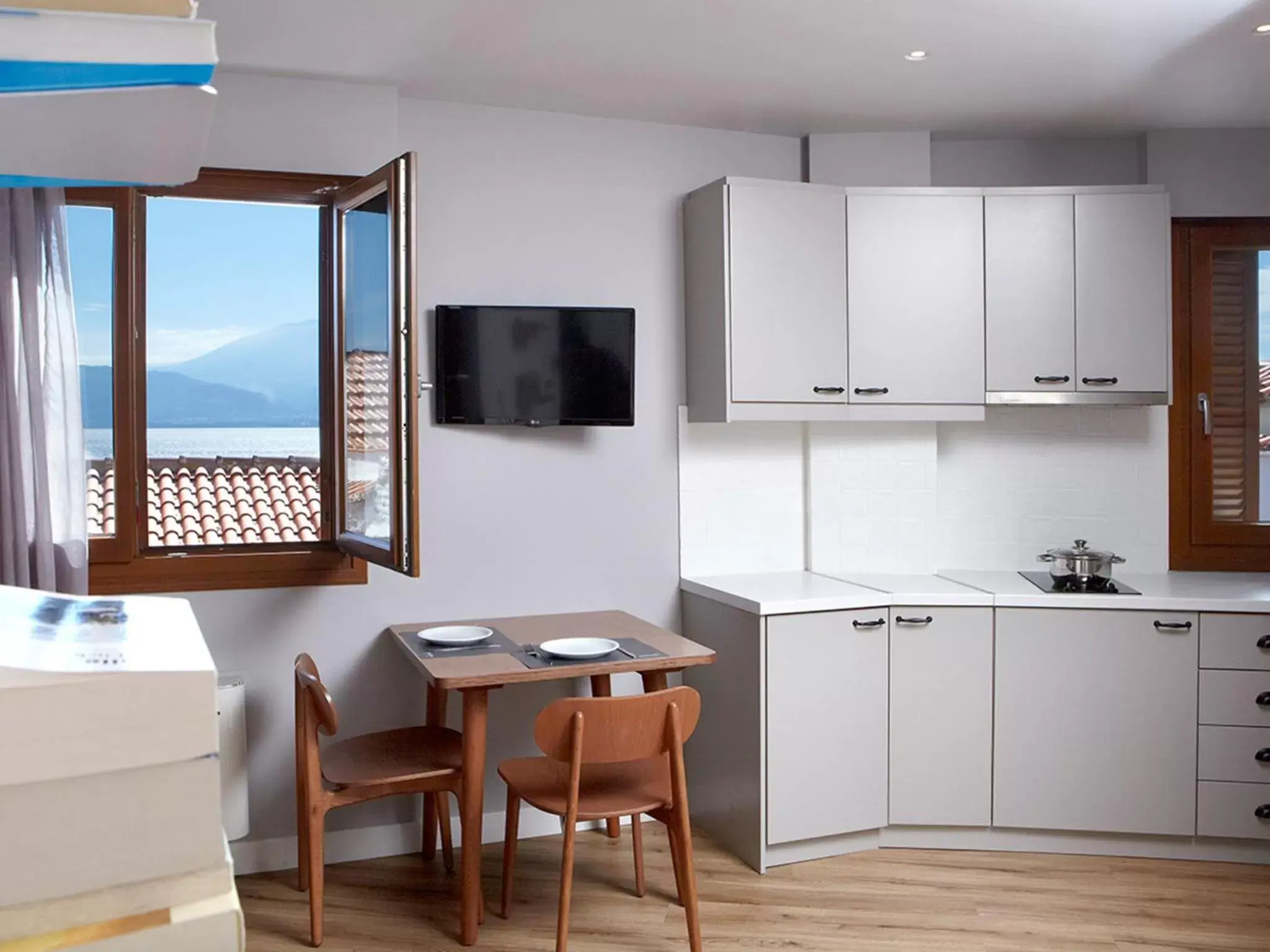 Kitchen or kitchenette, Dining Area in Apollon Library Suites