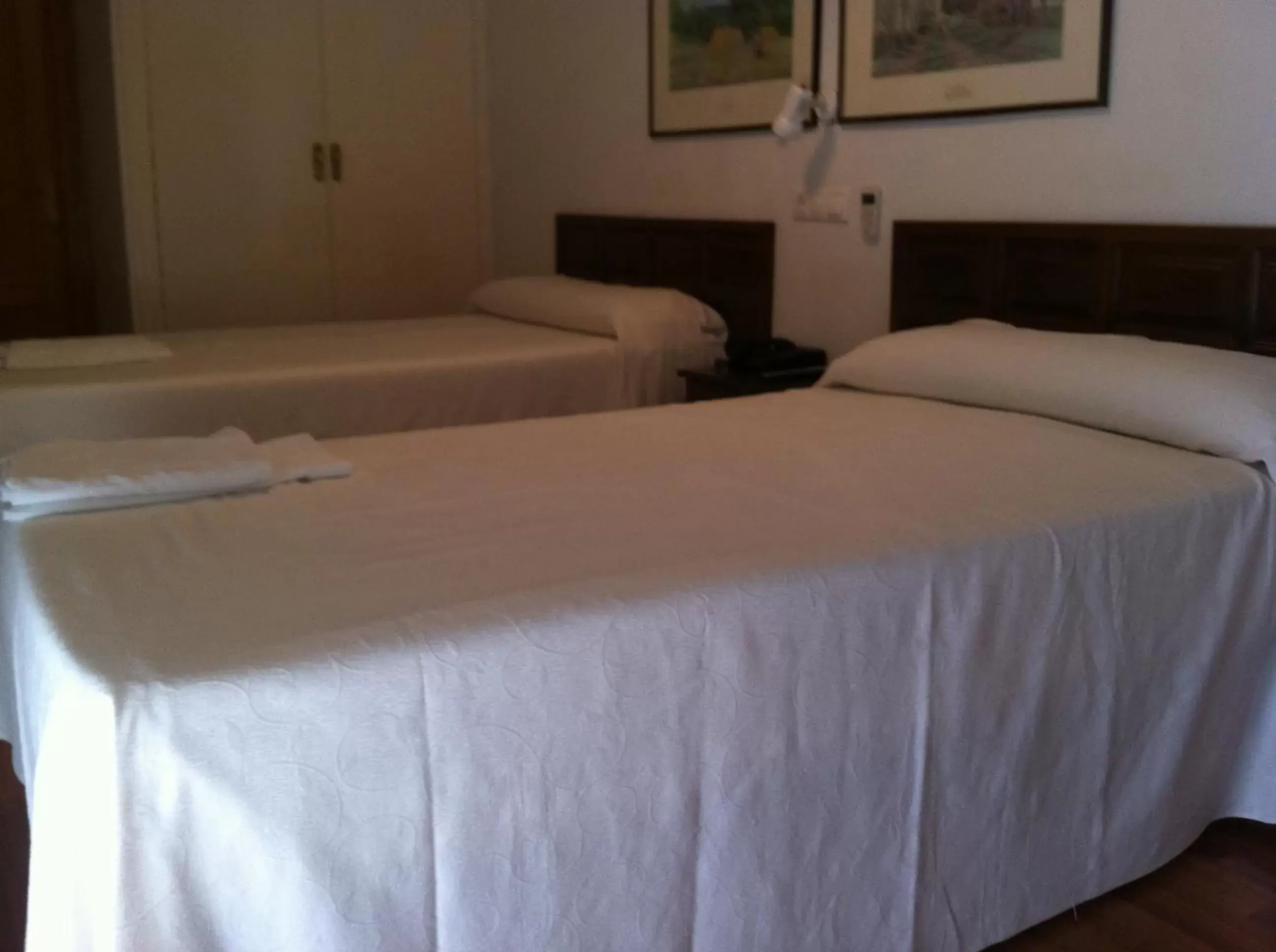 Photo of the whole room, Bed in Hotel Mesón del Moro