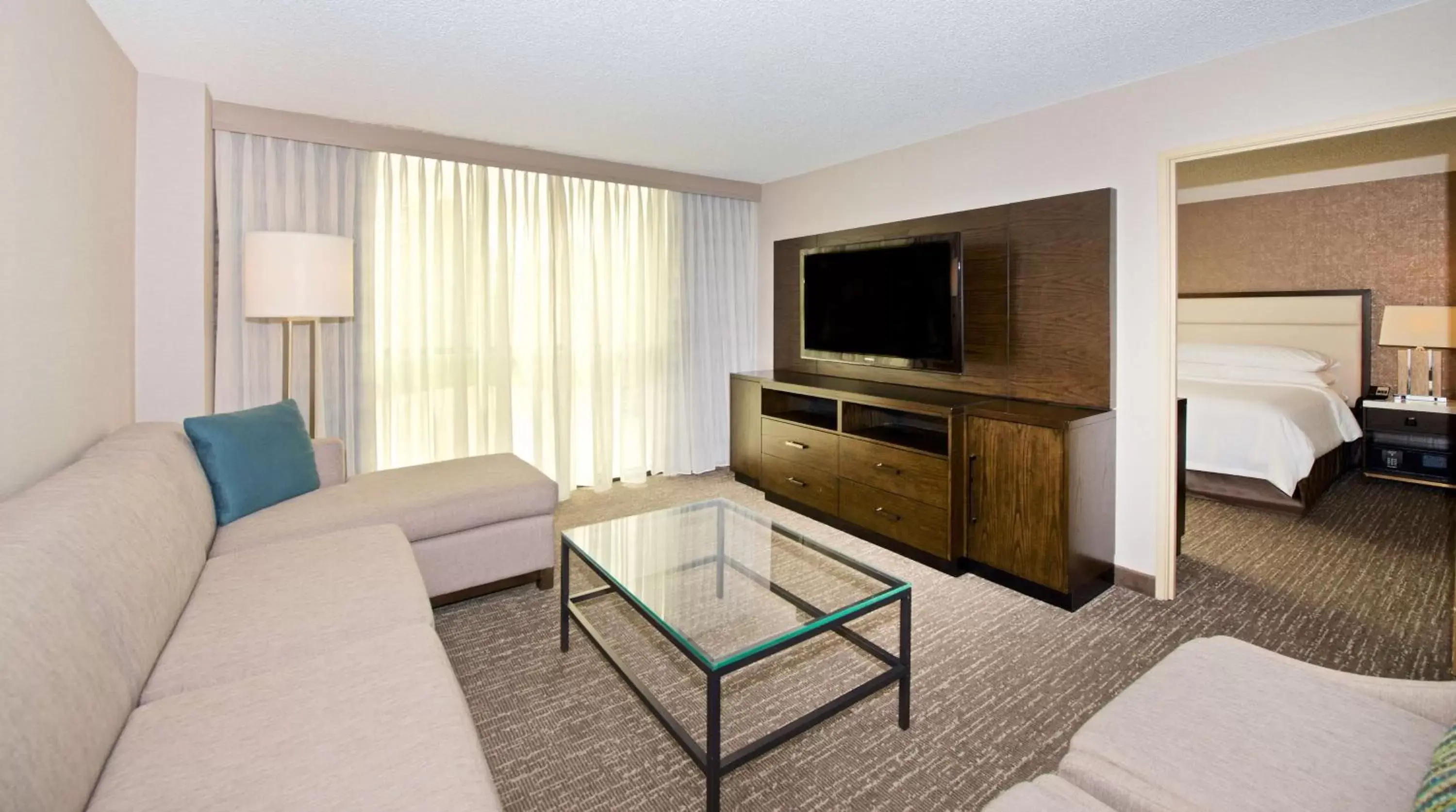 Living room, TV/Entertainment Center in Embassy Suites by Hilton Seattle North Lynnwood