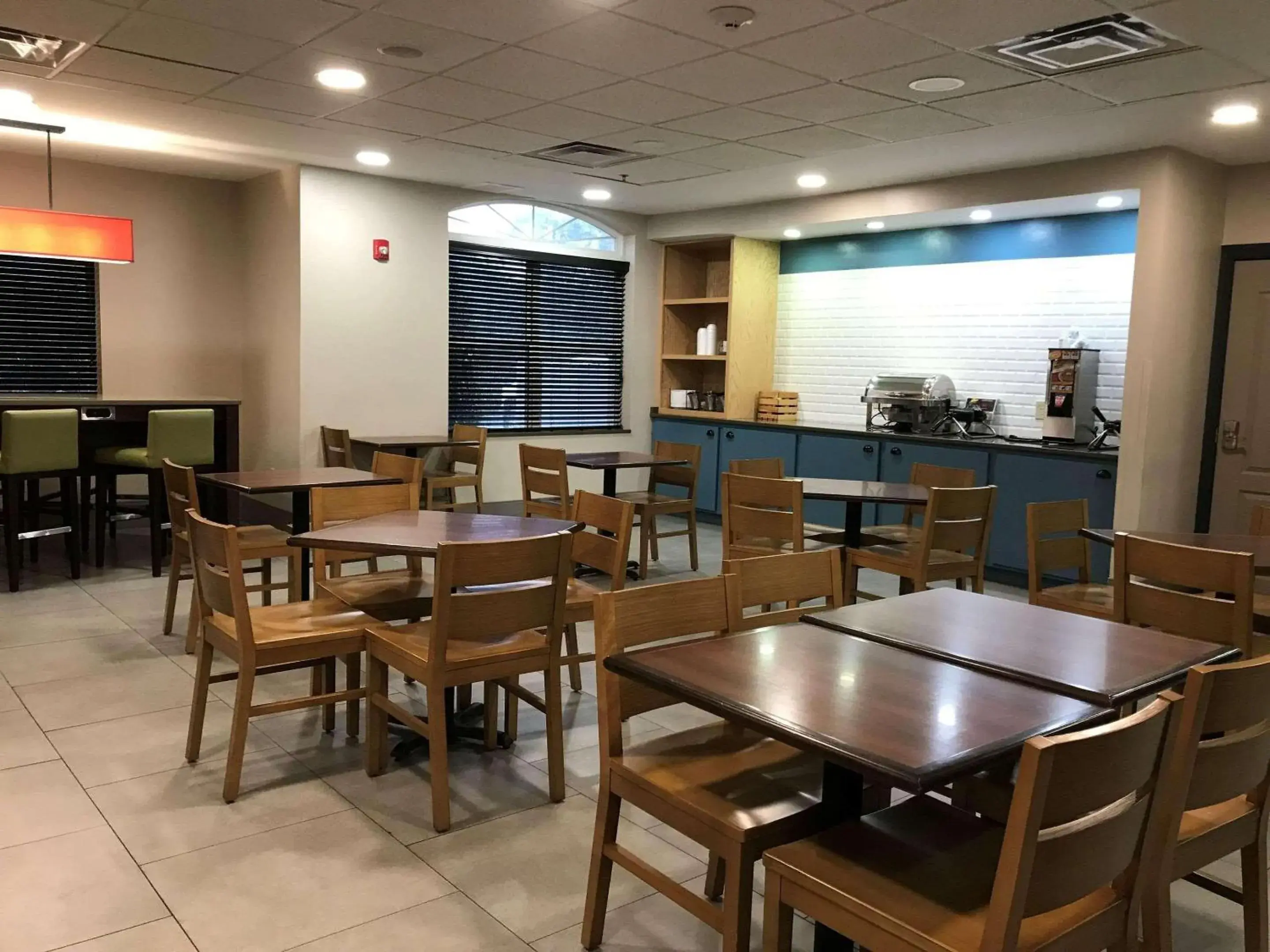Breakfast, Restaurant/Places to Eat in Country Inn & Suites by Radisson, Emporia, VA