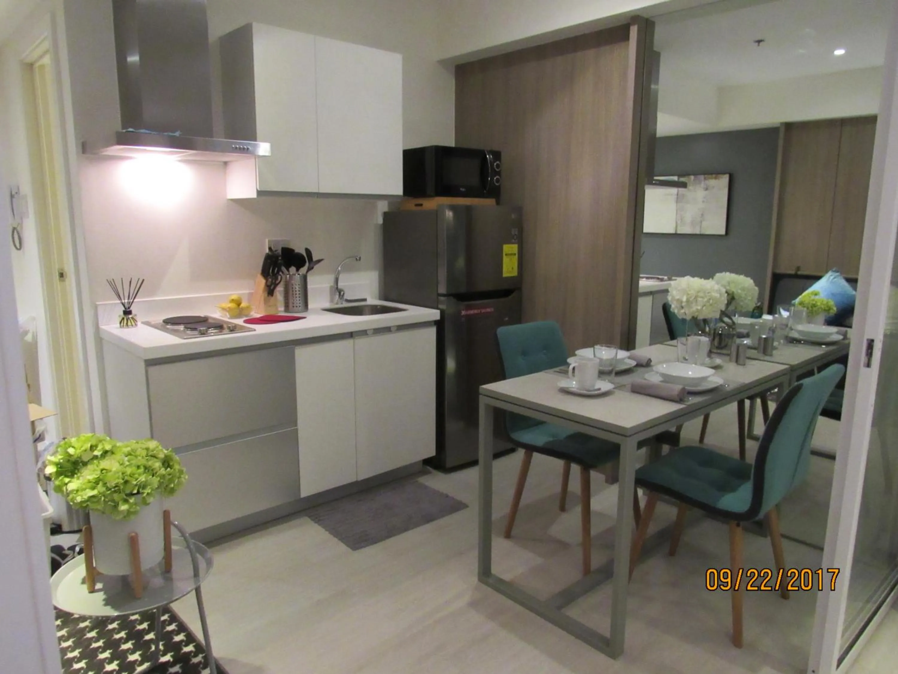 Kitchen or kitchenette in Azure Urban Beach Resort Manila by Radlett