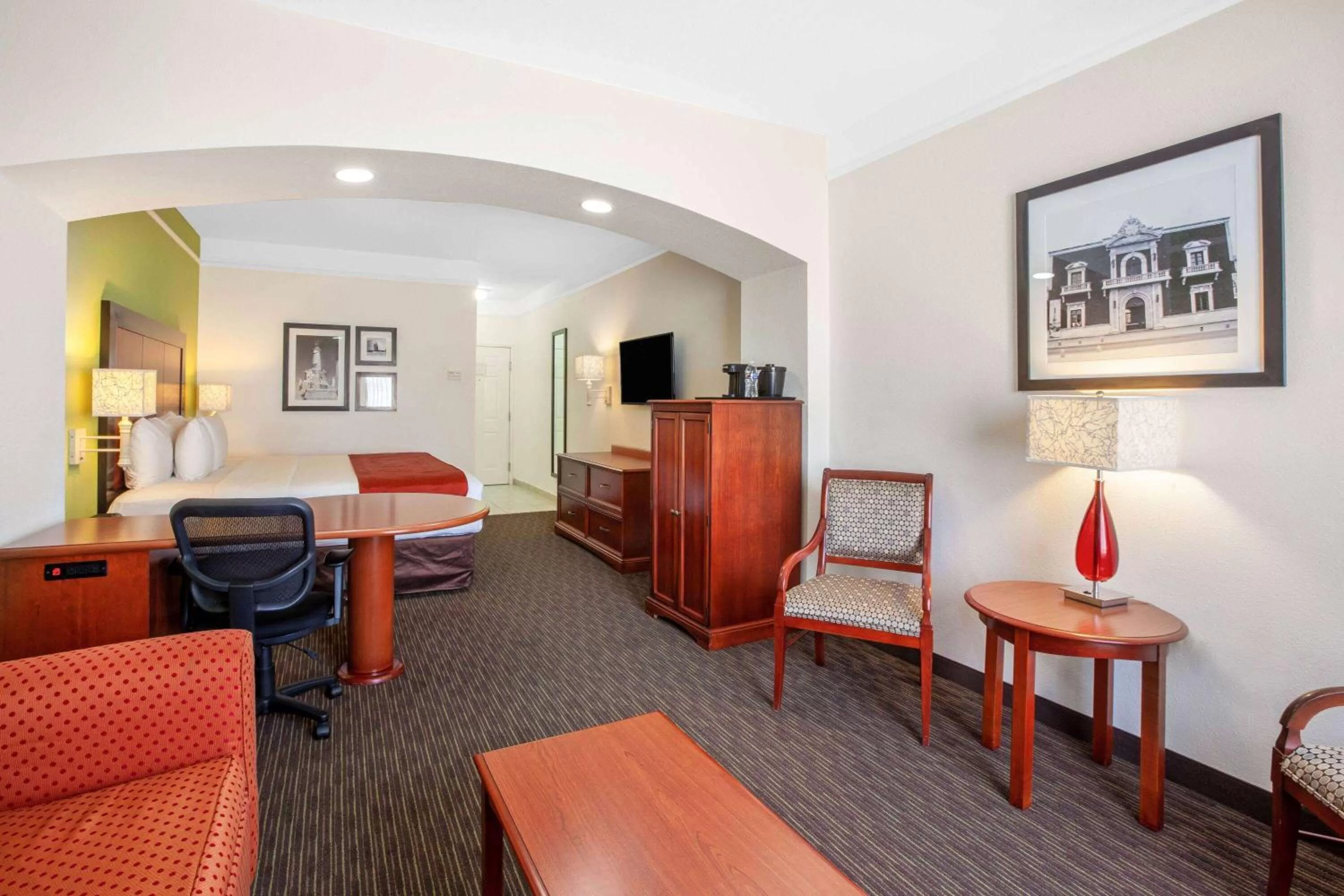 Photo of the whole room in La Quinta by Wyndham Cd Juarez Near US Consulate