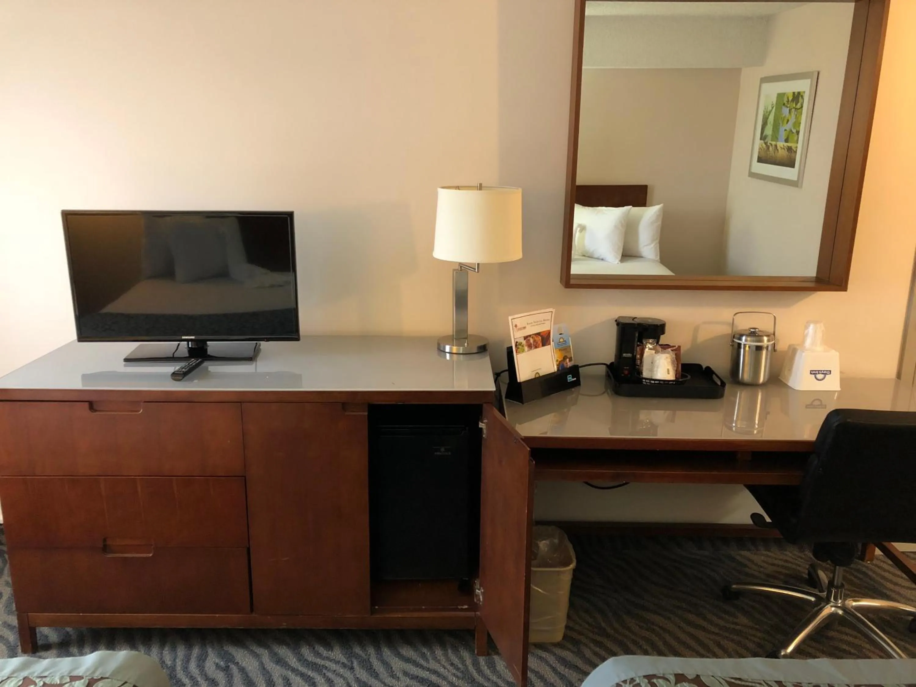 TV and multimedia in Days Inn by Wyndham Manassas Battlefield