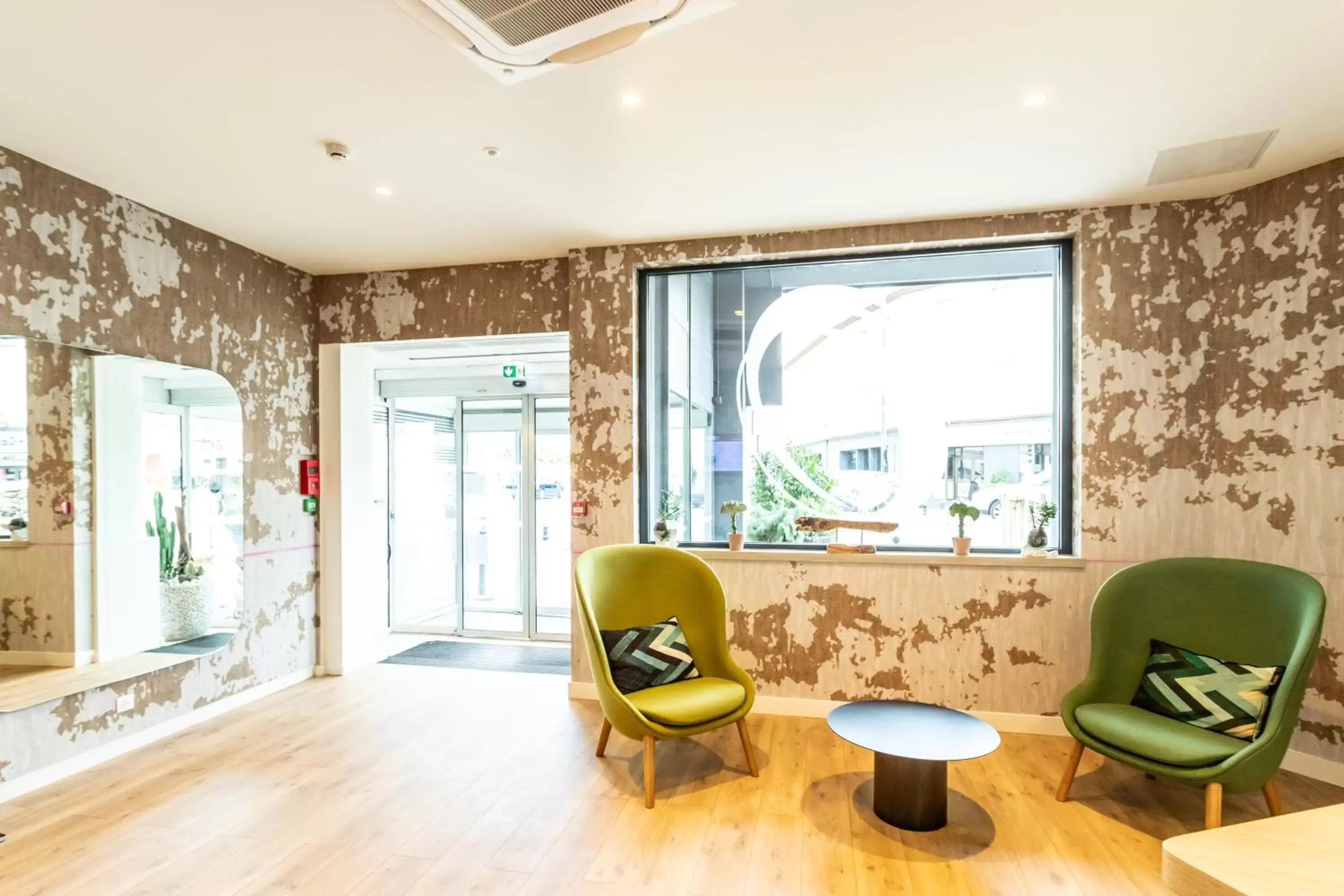 Lobby or reception, Seating Area in The Originals City, Hôtel Le Berry, Bourges