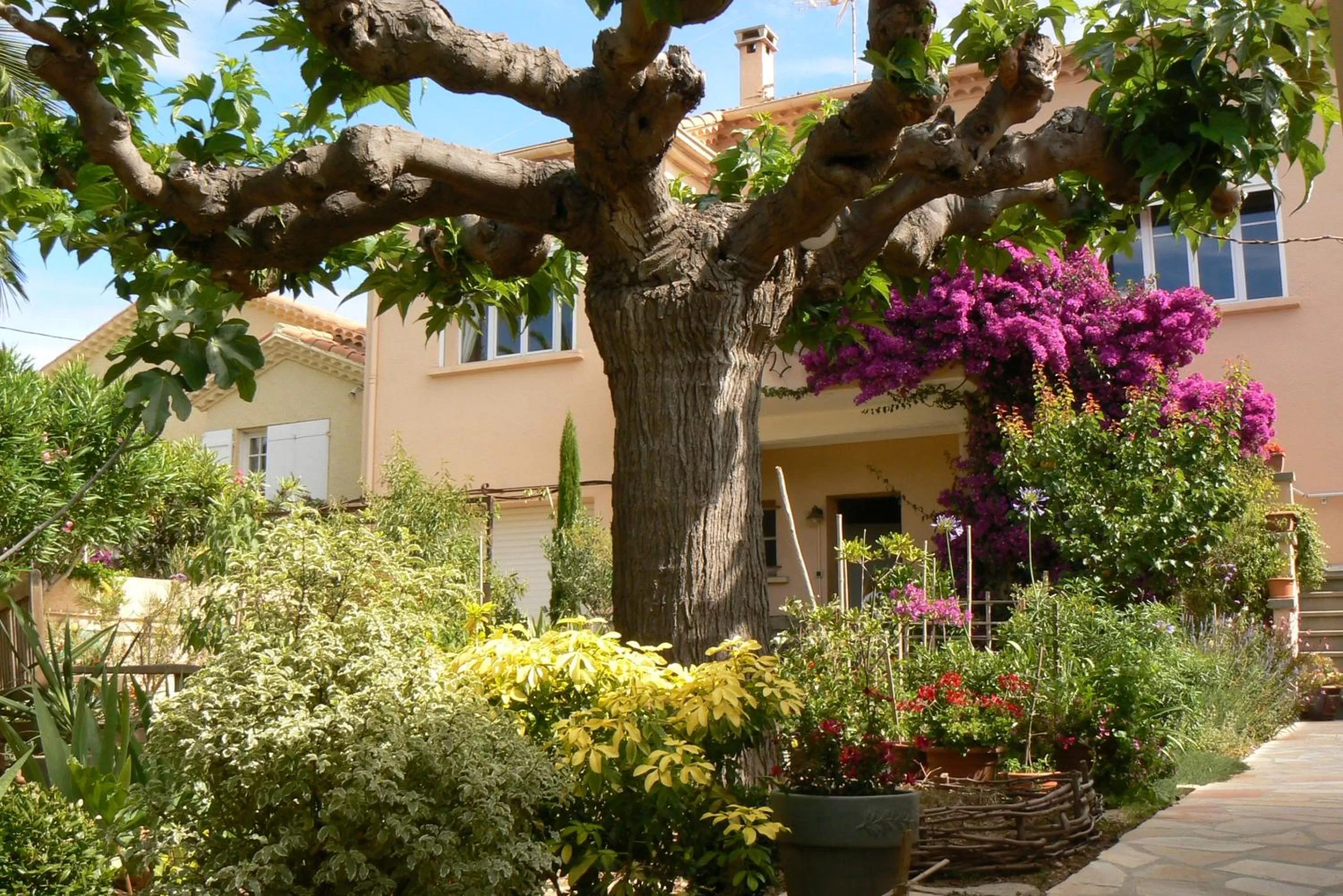 Facade/entrance, Property Building in L' Escale Tranquille