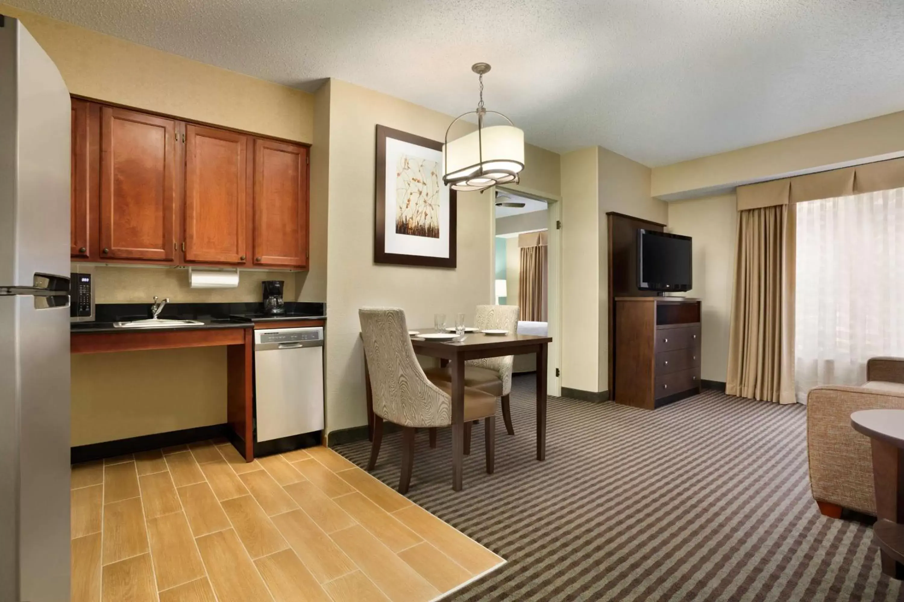 Living room, Kitchen/Kitchenette in Homewood Suites by Hilton Houston-Willowbrook Mall