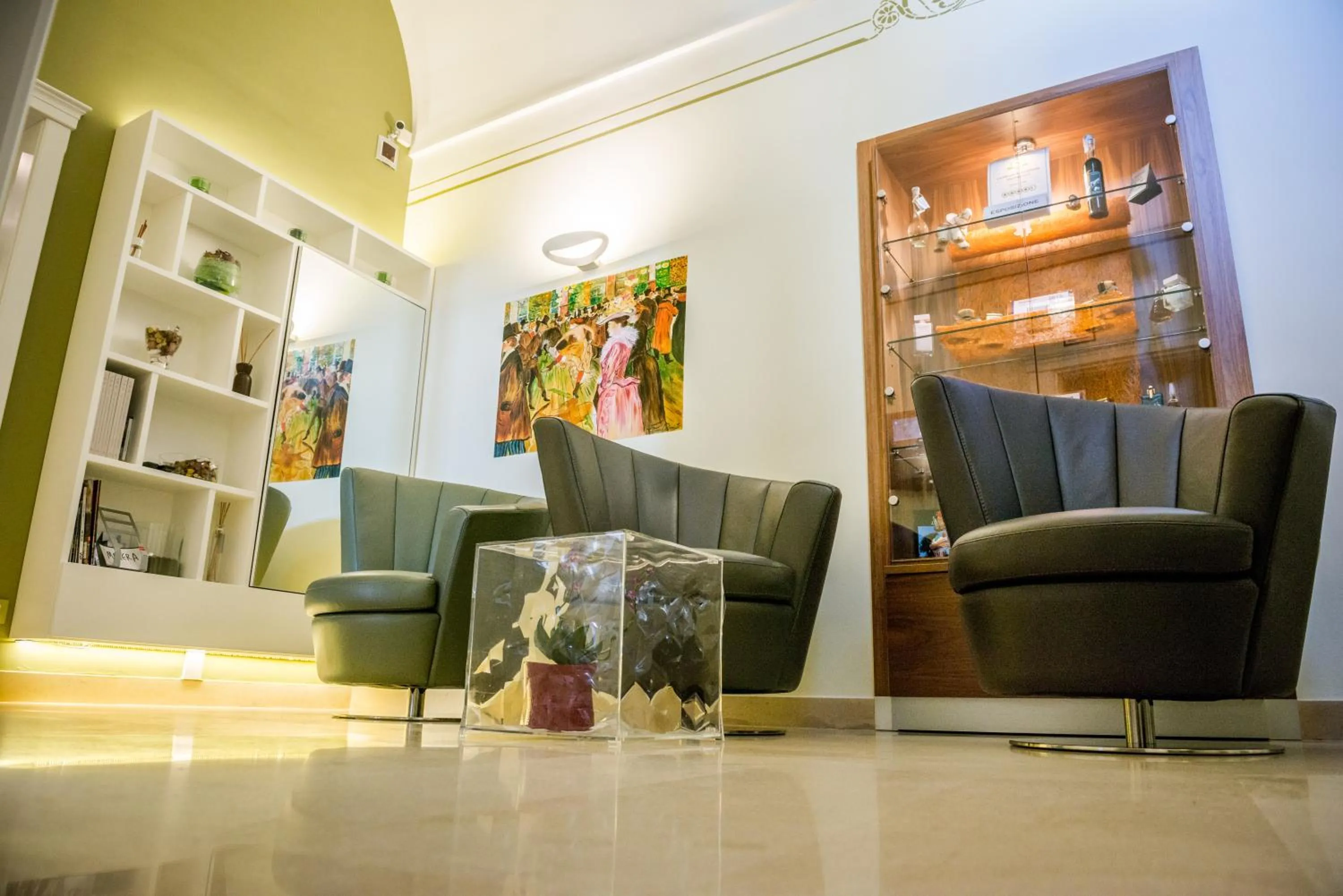 Communal lounge/ TV room in Albergo Del Sedile