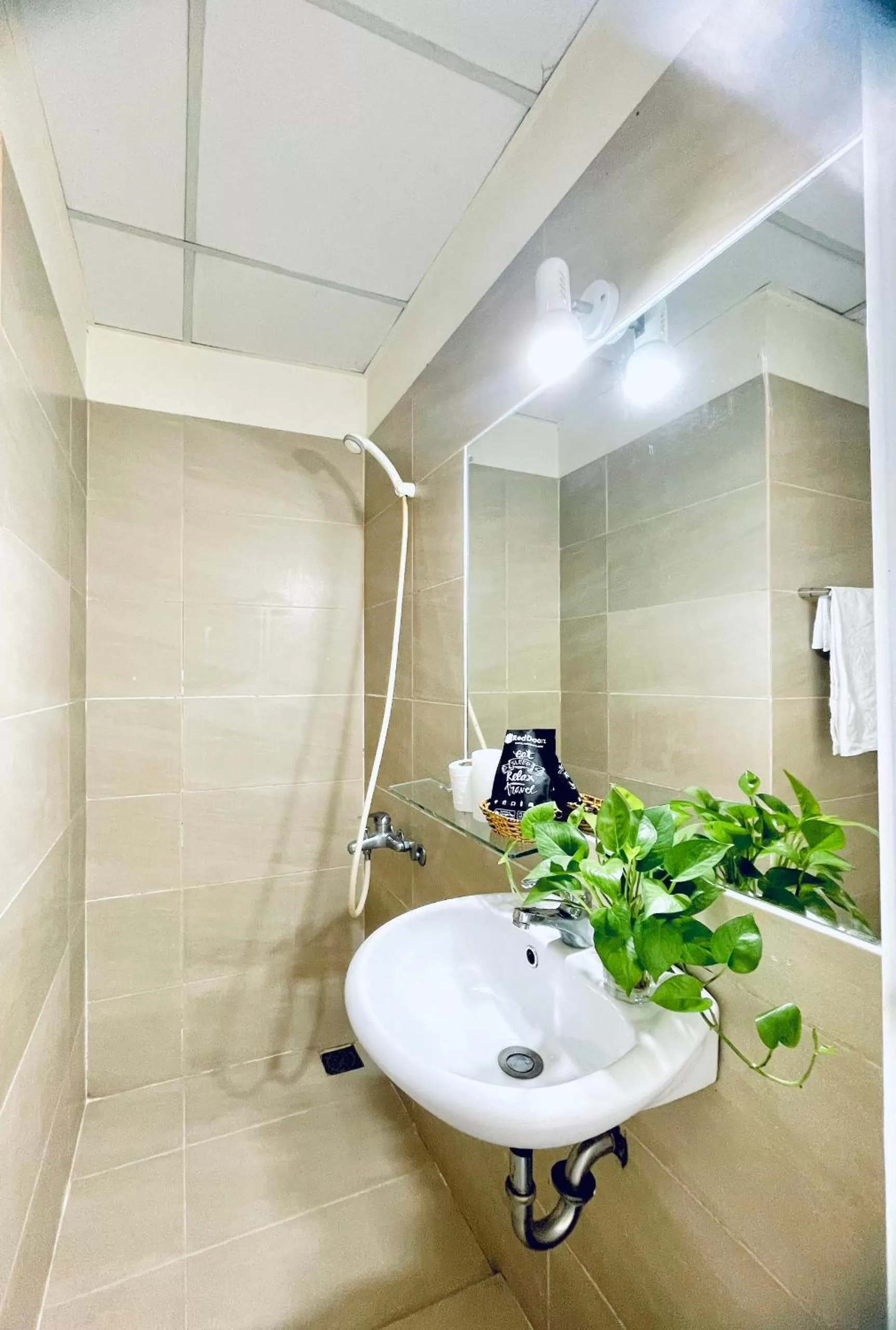 Toilet in Marieline Hotel Pham Ngu Lao