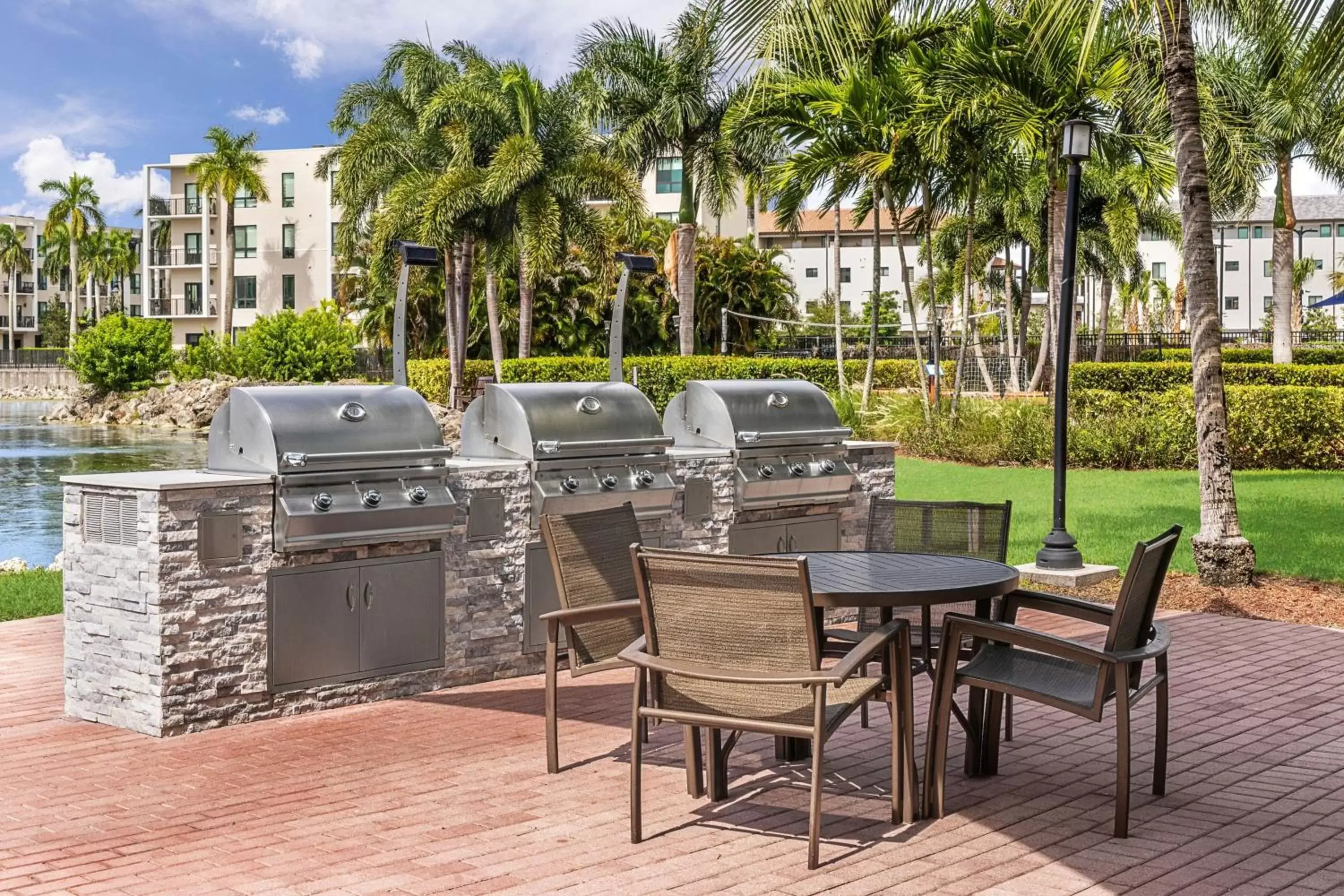 Restaurant/places to eat, BBQ Facilities in Marriott's Villas At Doral