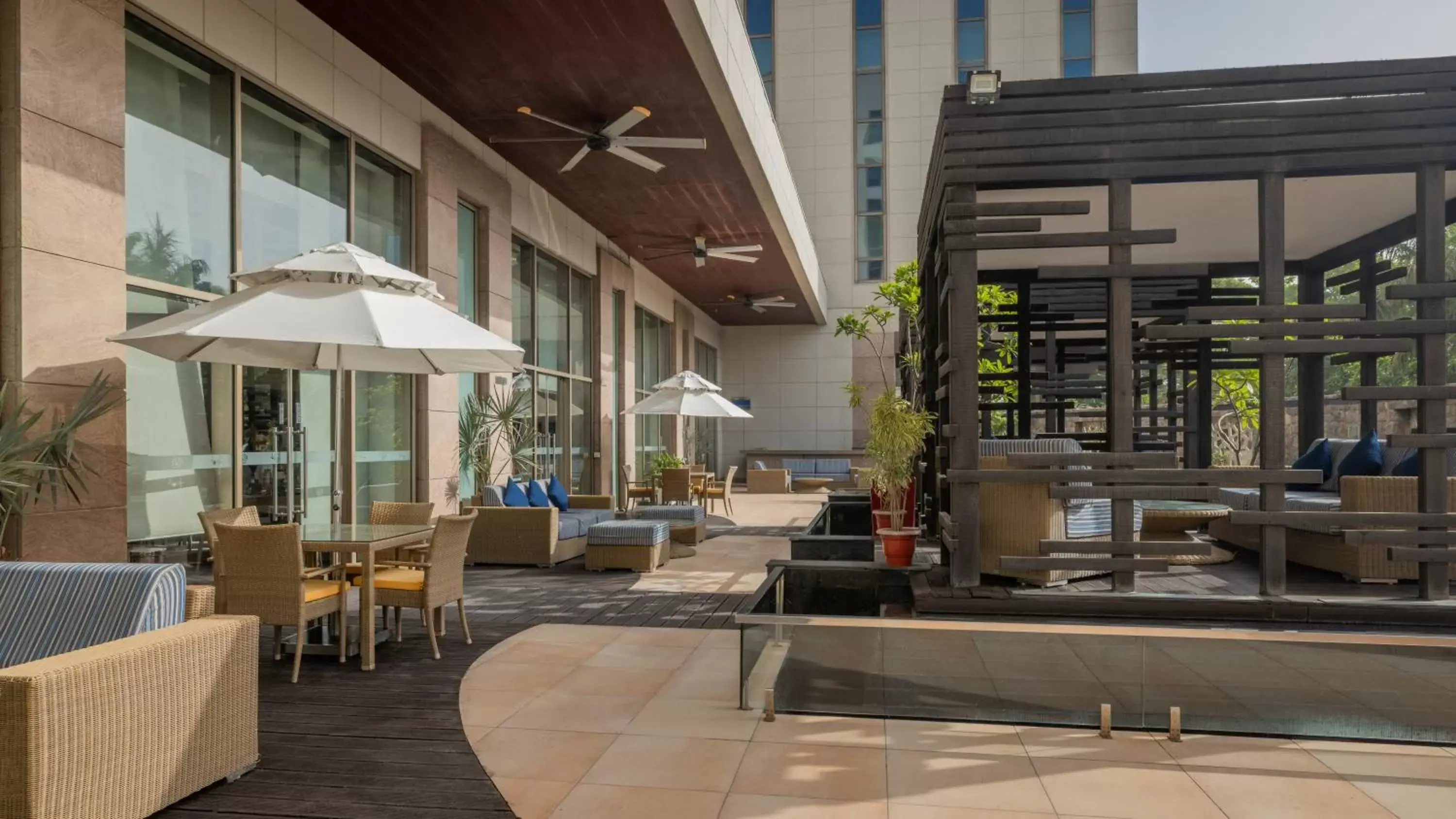 Patio, Restaurant/Places to Eat in ibis New Delhi Aerocity - An AccorHotels Brand