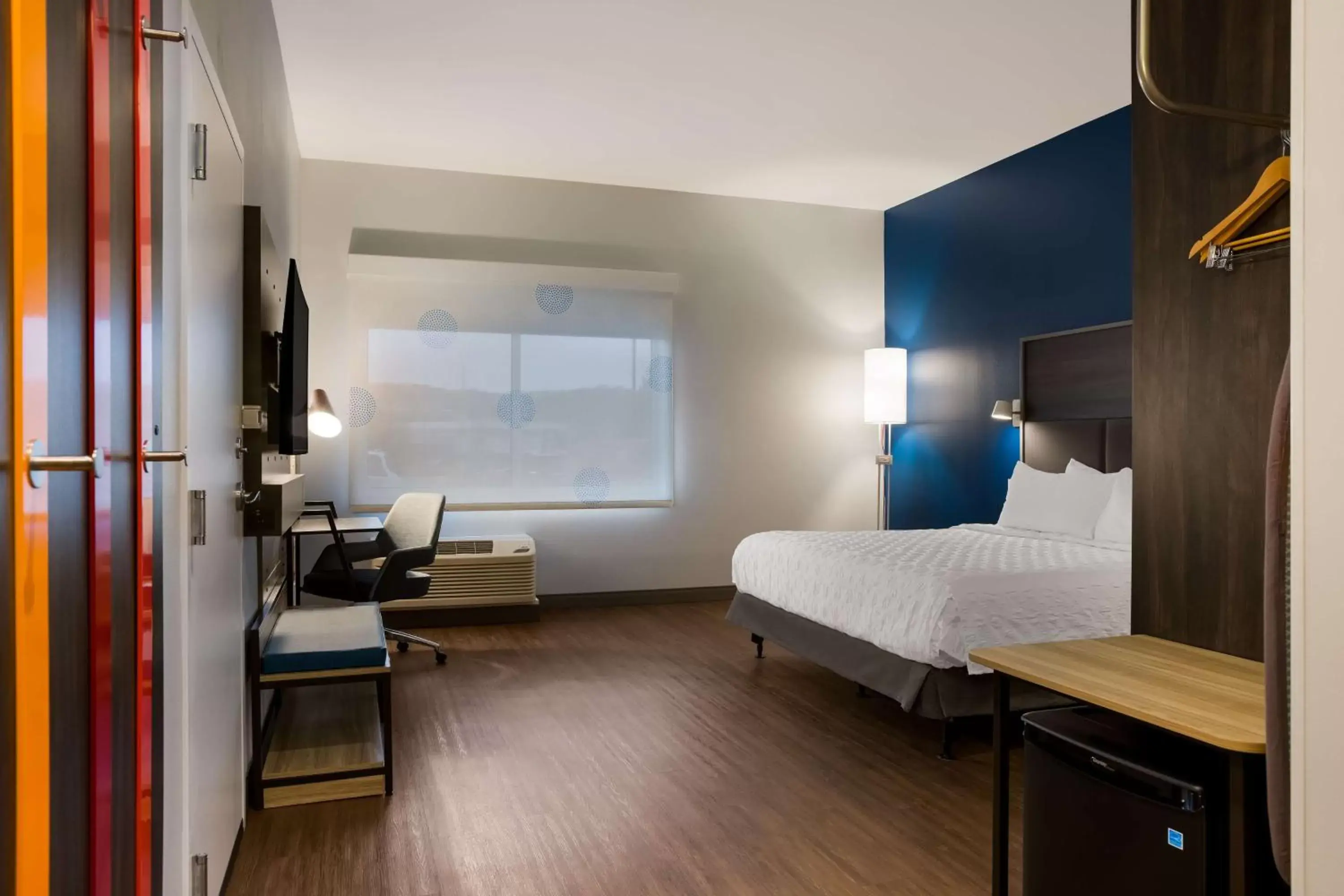 Bedroom, Bed in Tru By Hilton Traverse City