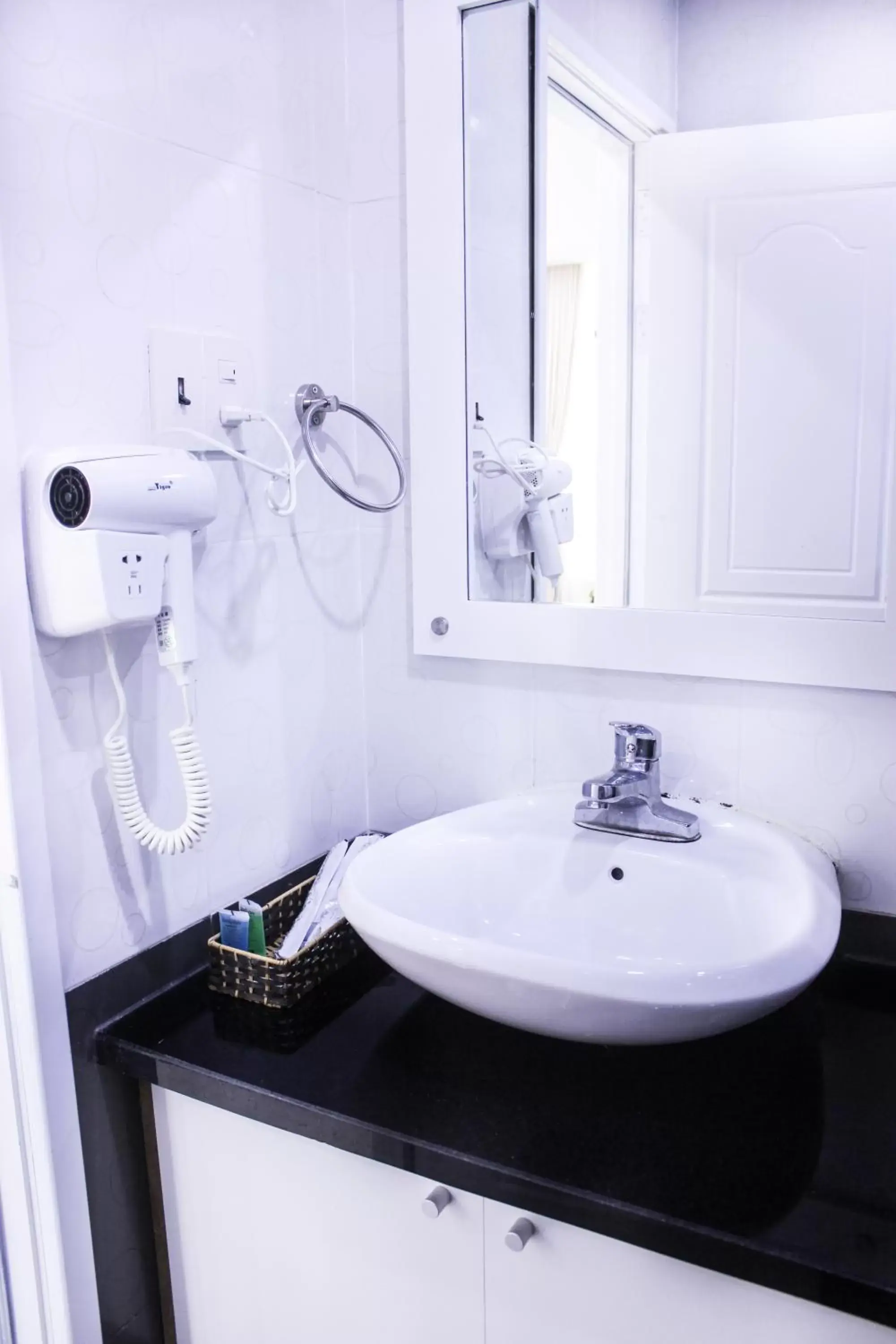 Bathroom in Gold Ocean Apartment