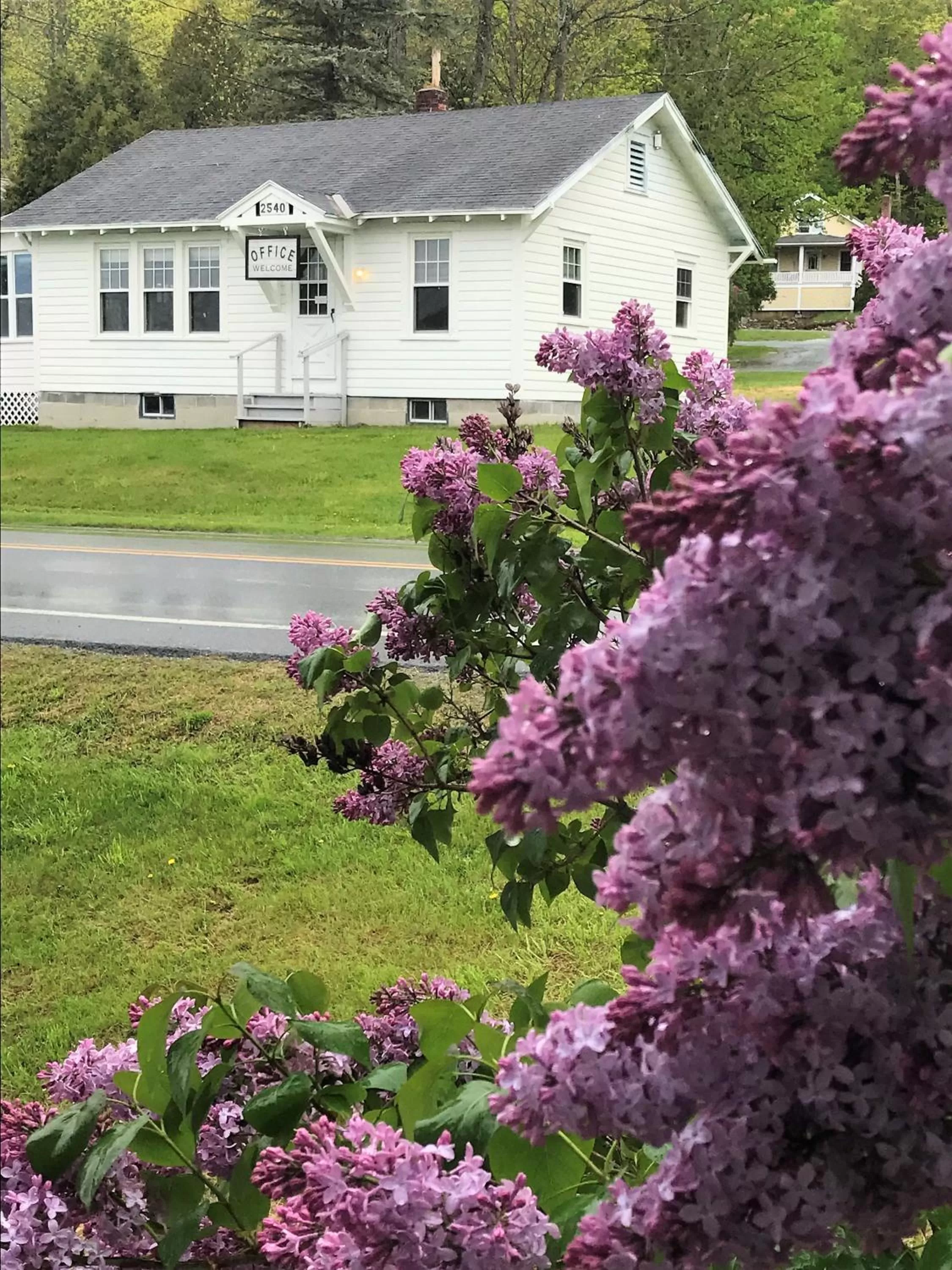 Facade/entrance in Lake Bomoseen Lodge