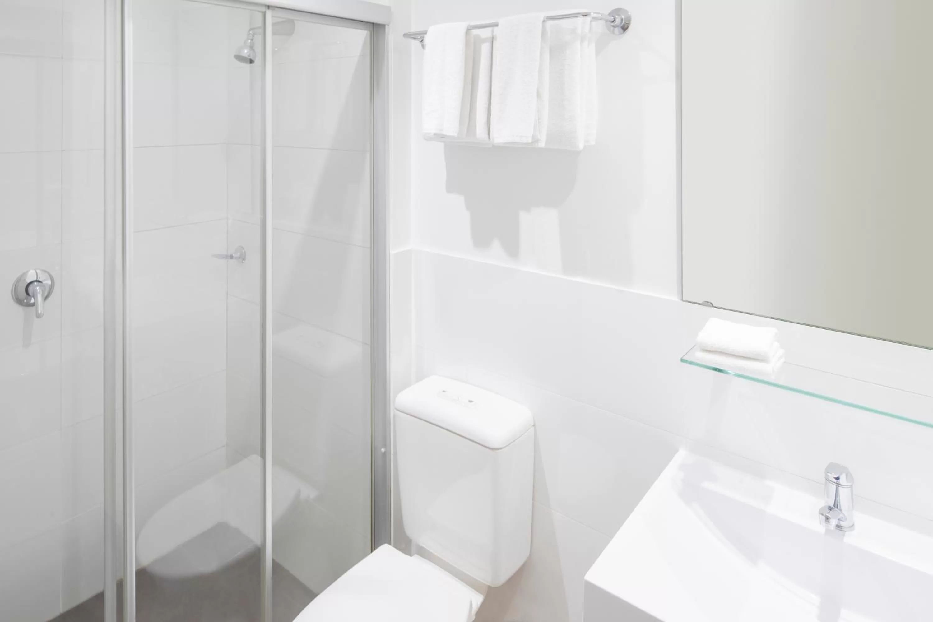 Toilet in Mantra Castle Hill Sydney, an Accor Hotel