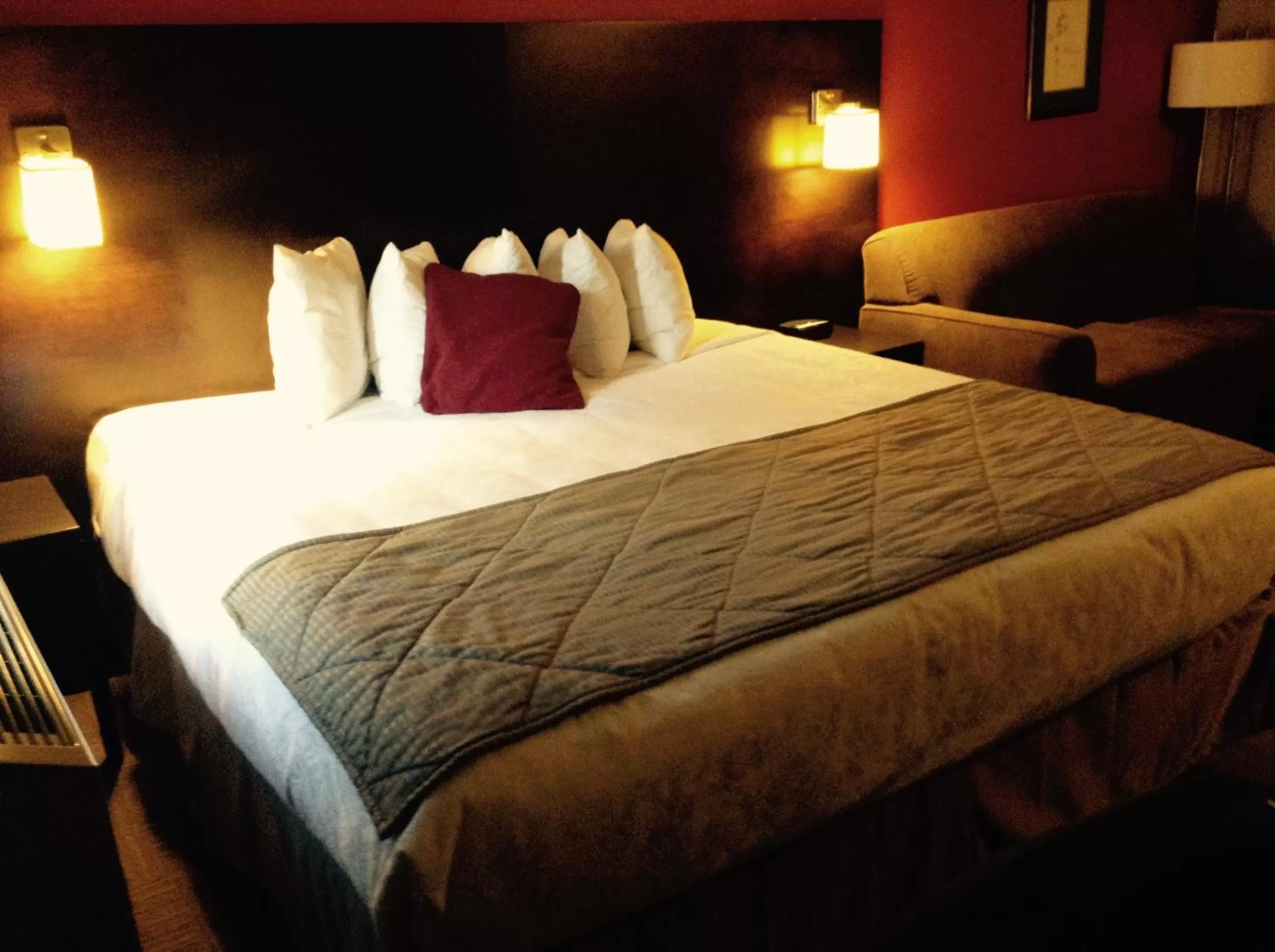 Bed in Super 8 by Wyndham West Kelowna BC