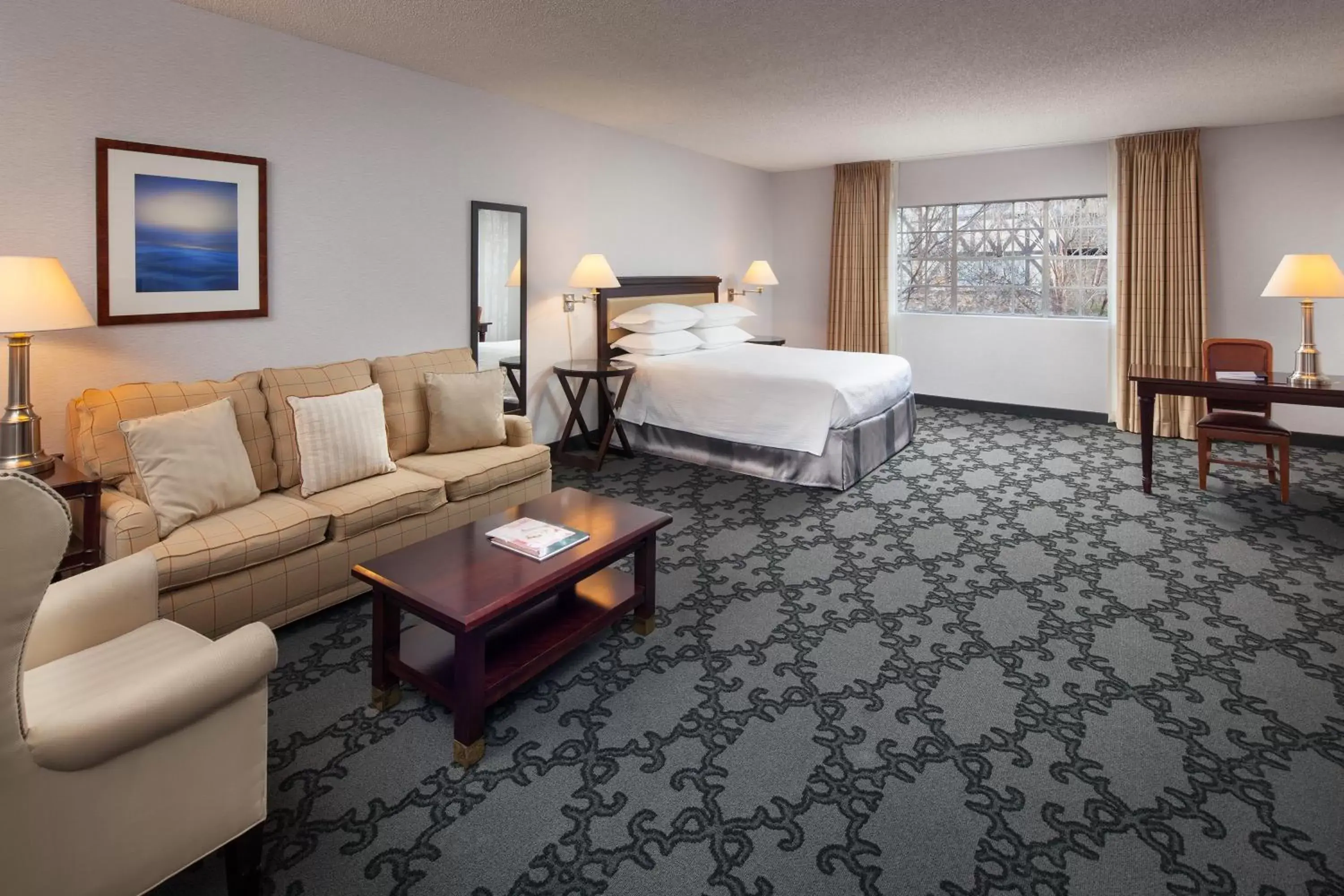 Bed in Anaheim Majestic Garden Hotel Bed in Anaheim Majestic Garden Hotel