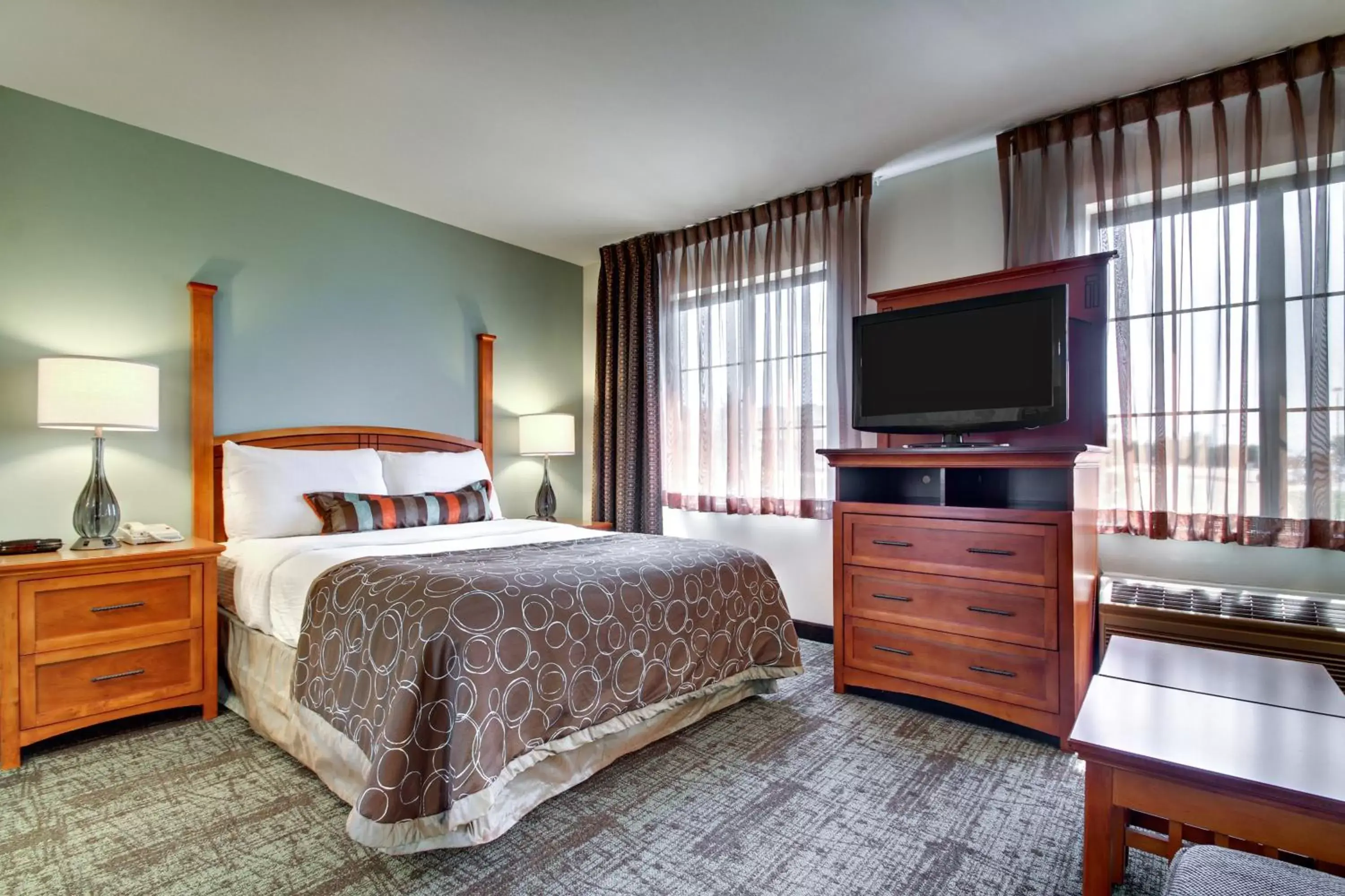 Photo of the whole room, Bed in Staybridge Suites Madison - East, an IHG Hotel