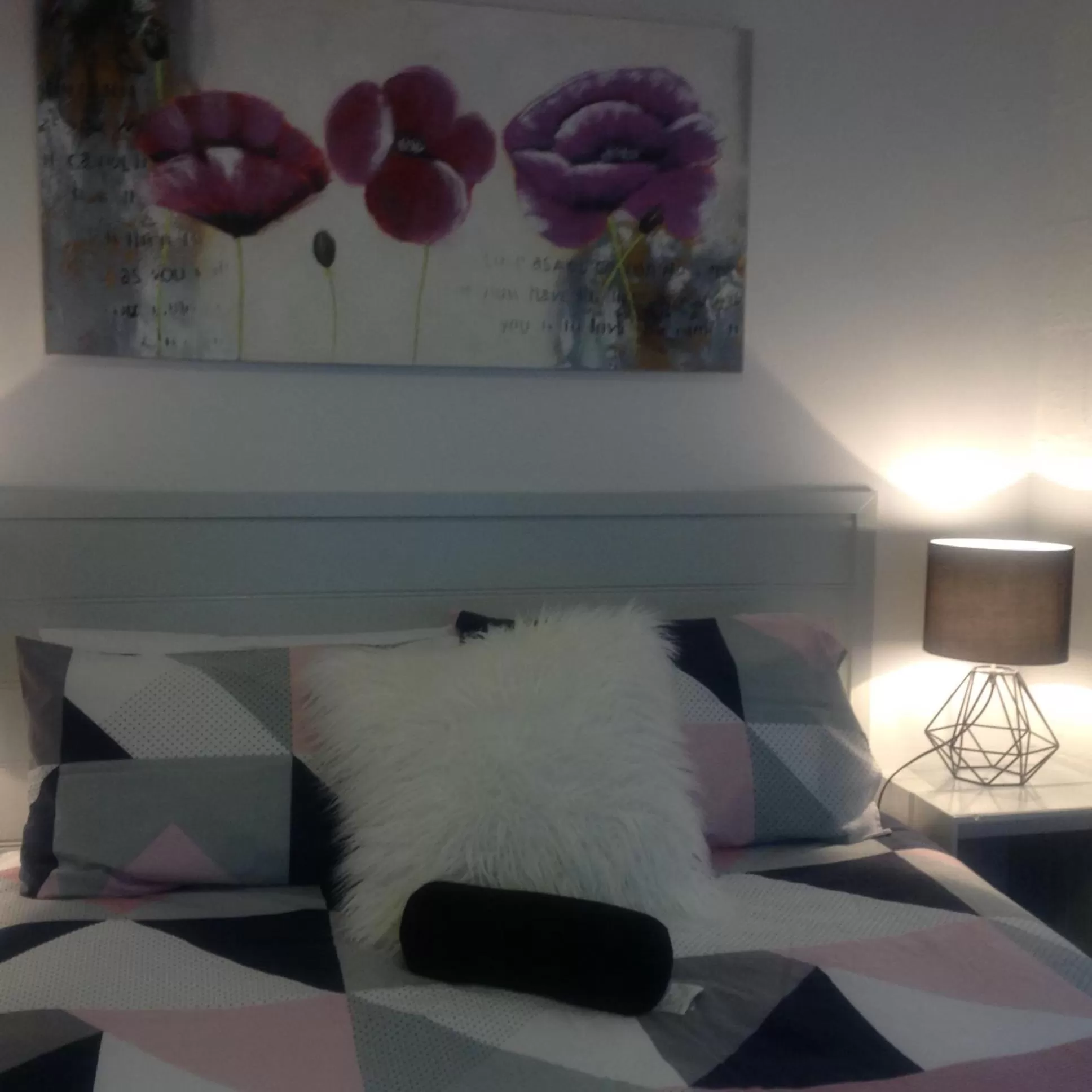 Bed in Motel Farnboro