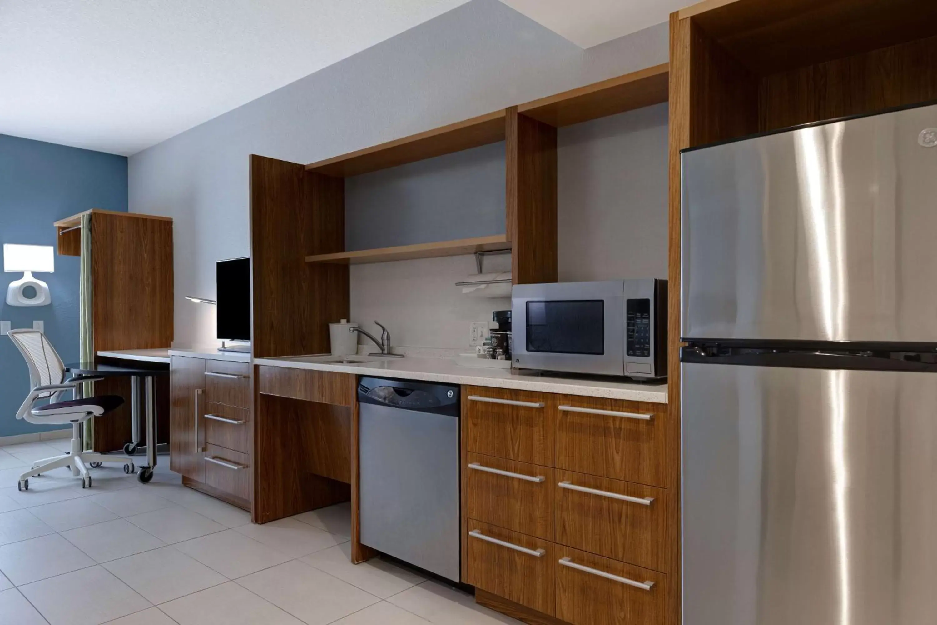 Bedroom, Kitchen/Kitchenette in Home2 Suites by Hilton Orlando International Drive South
