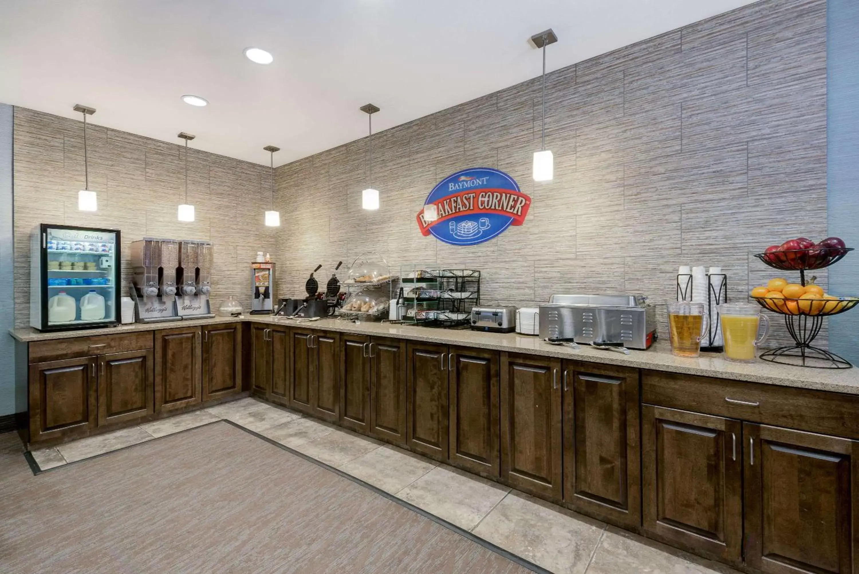 Restaurant/Places to Eat in Baymont by Wyndham Minot