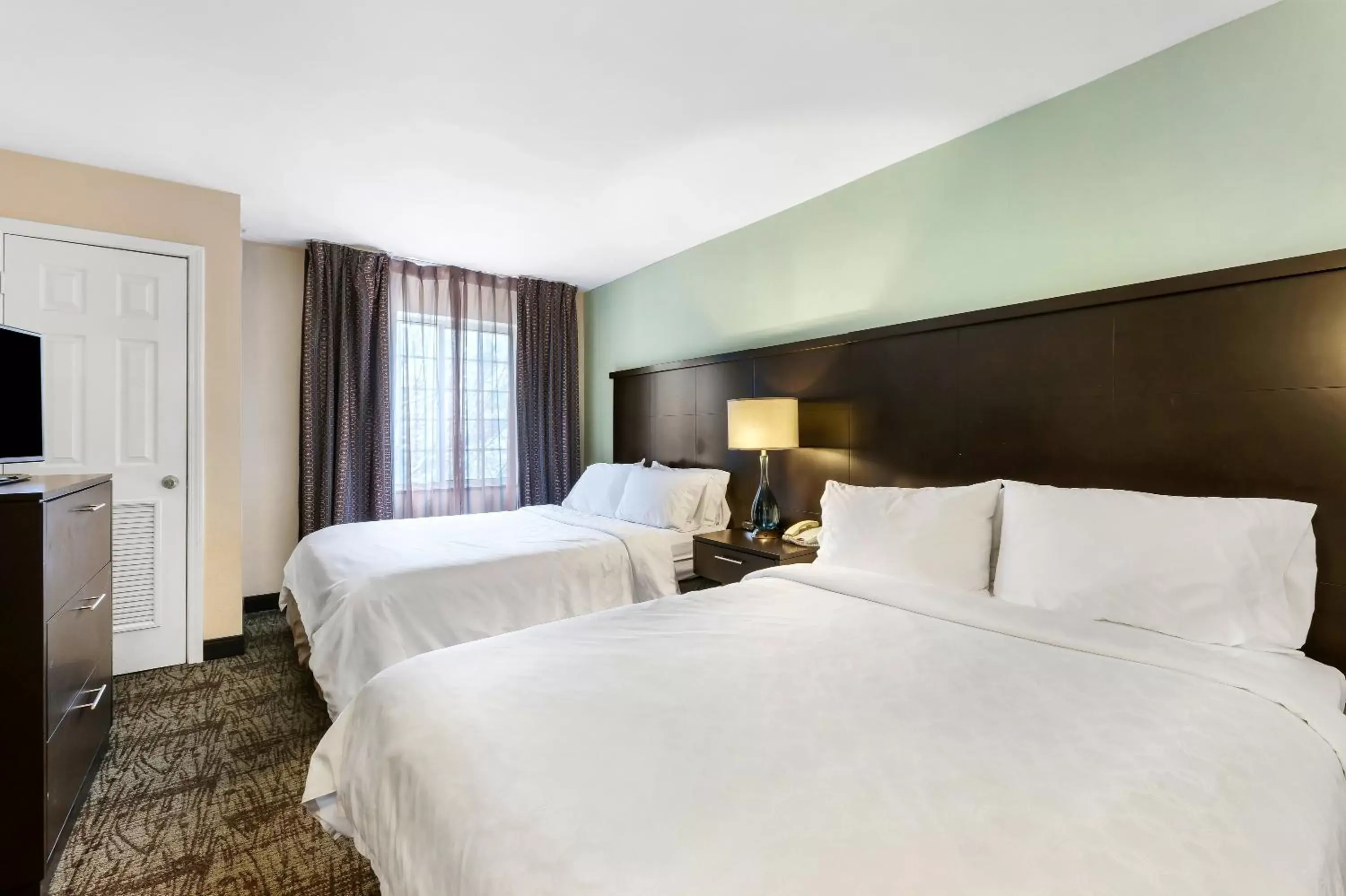 Bedroom, Bed in Staybridge Suites-Philadelphia/Mount Laurel, an IHG Hotel