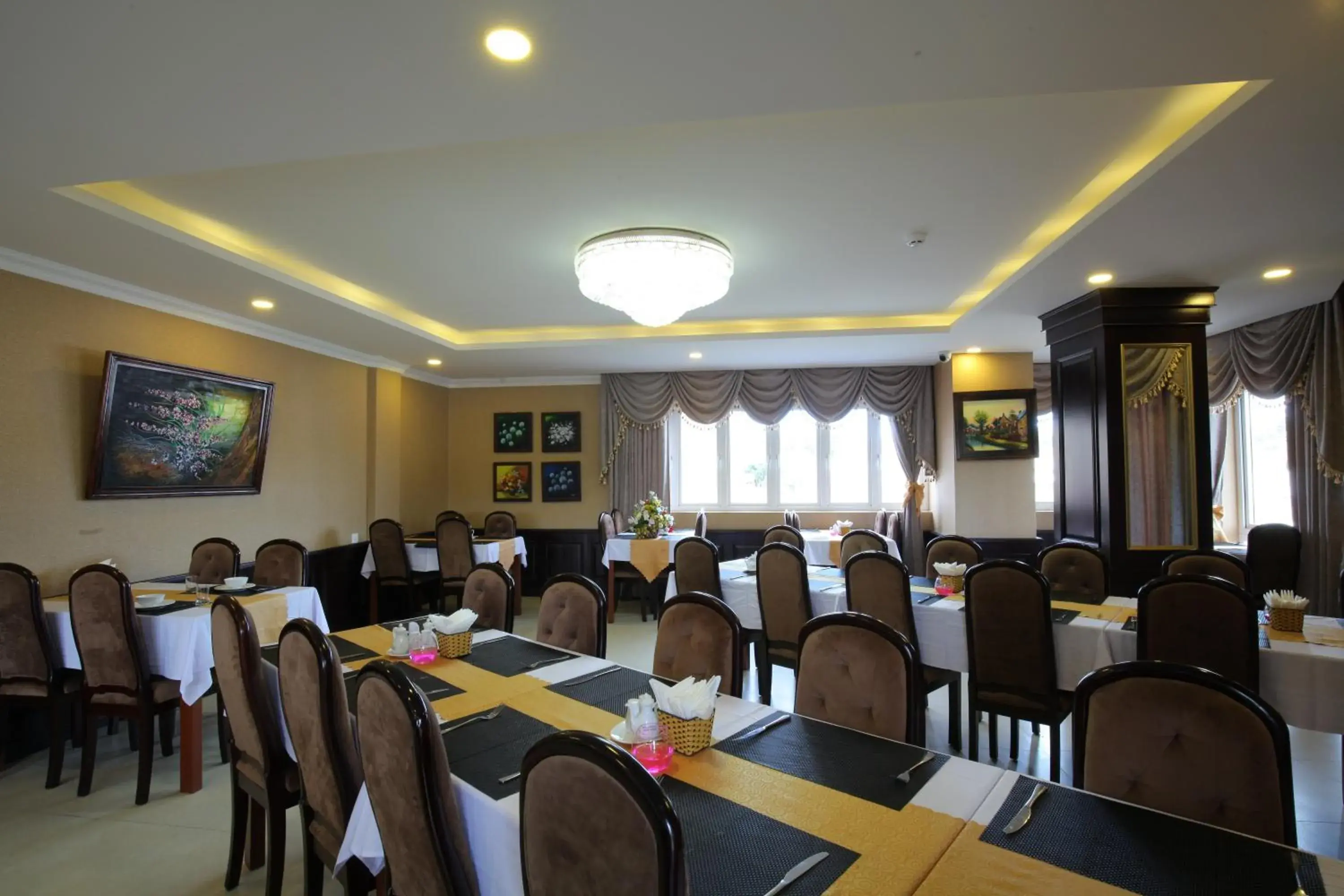 Restaurant/Places to Eat in Kings Hotel Dalat