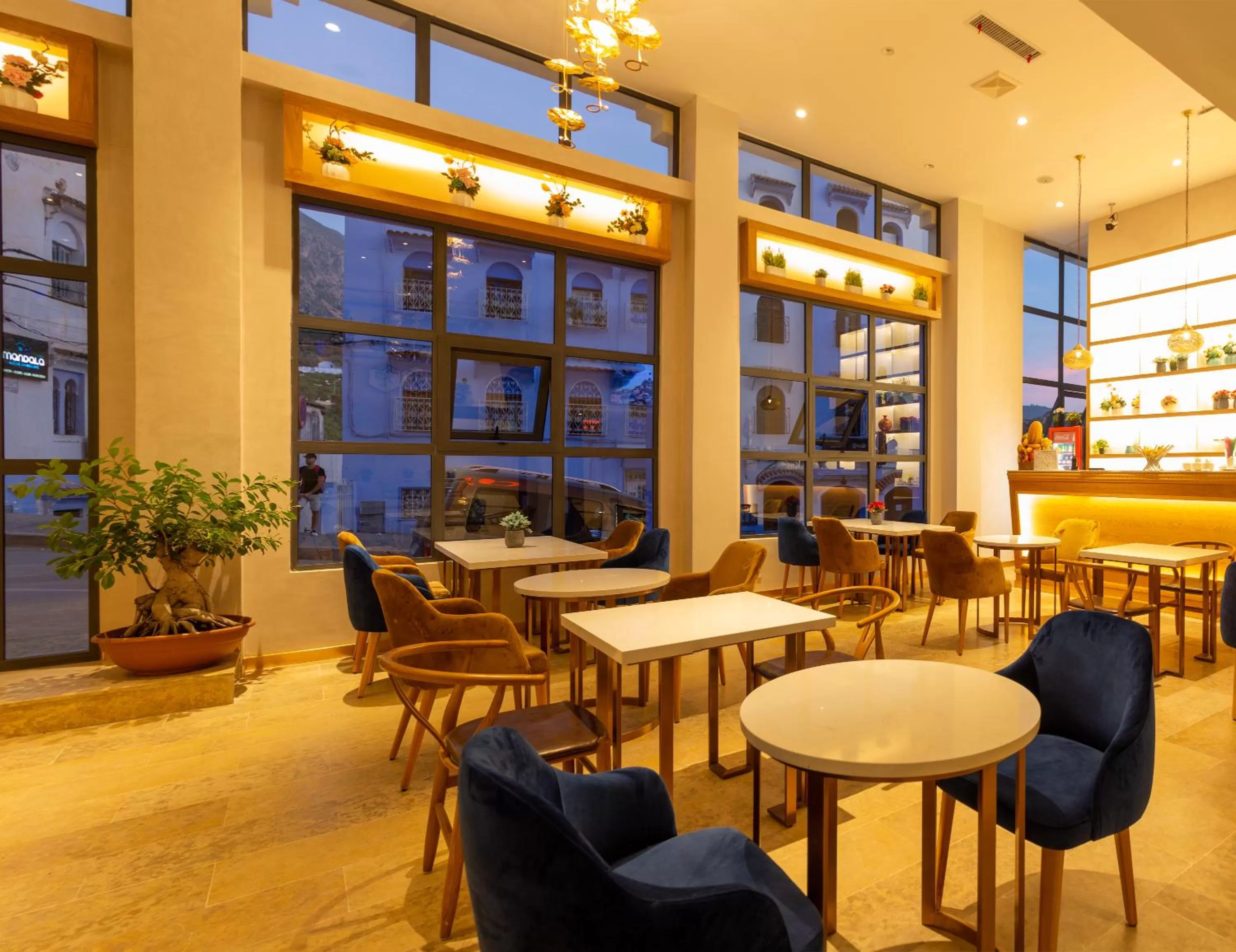 Restaurant/places to eat in VANCII Hotel