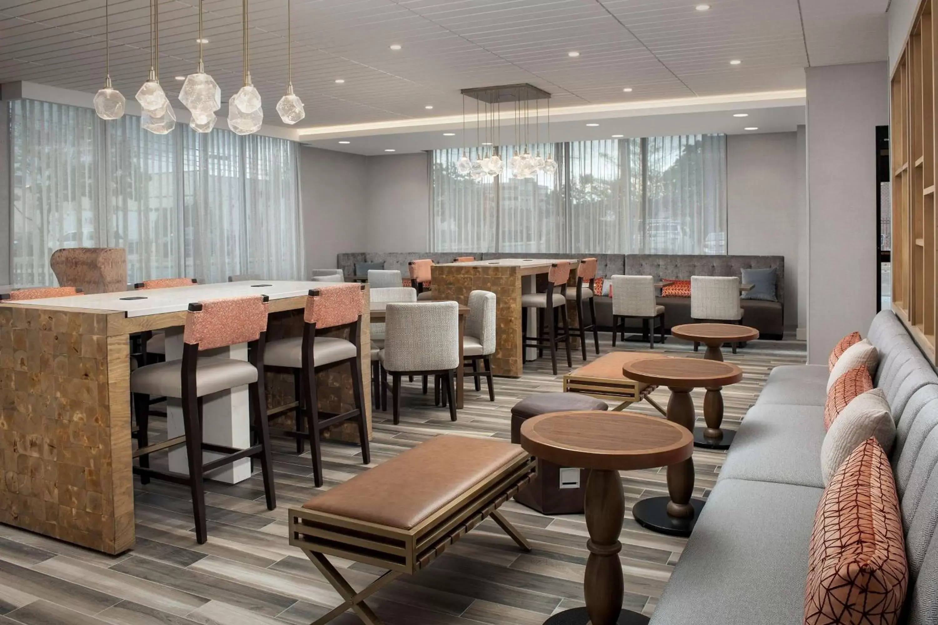 Lobby or reception, Restaurant/Places to Eat in Hampton Inn Boston Logan Airport Chelsea