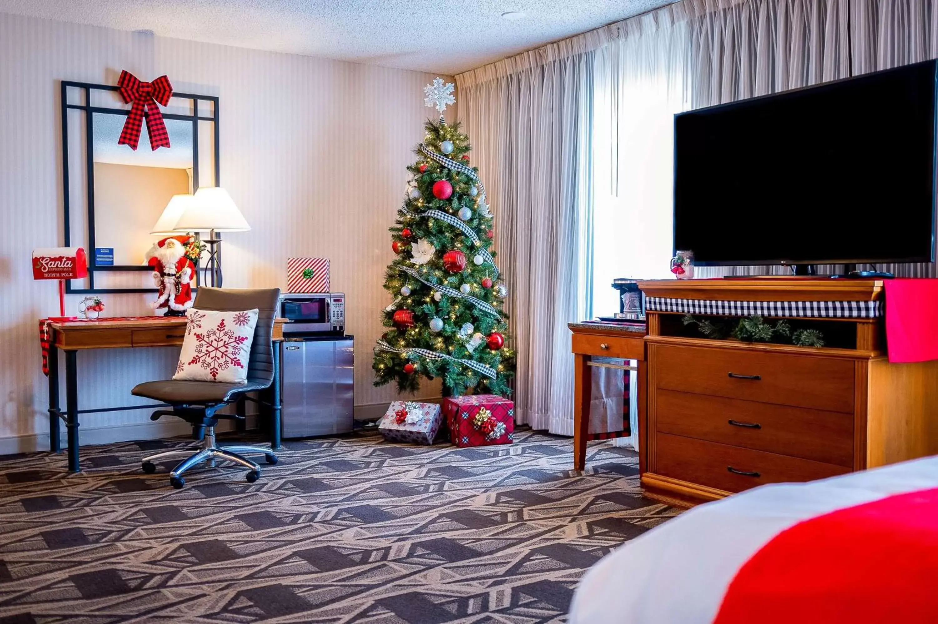 Bedroom, TV/Entertainment Center in DoubleTree by Hilton Durango