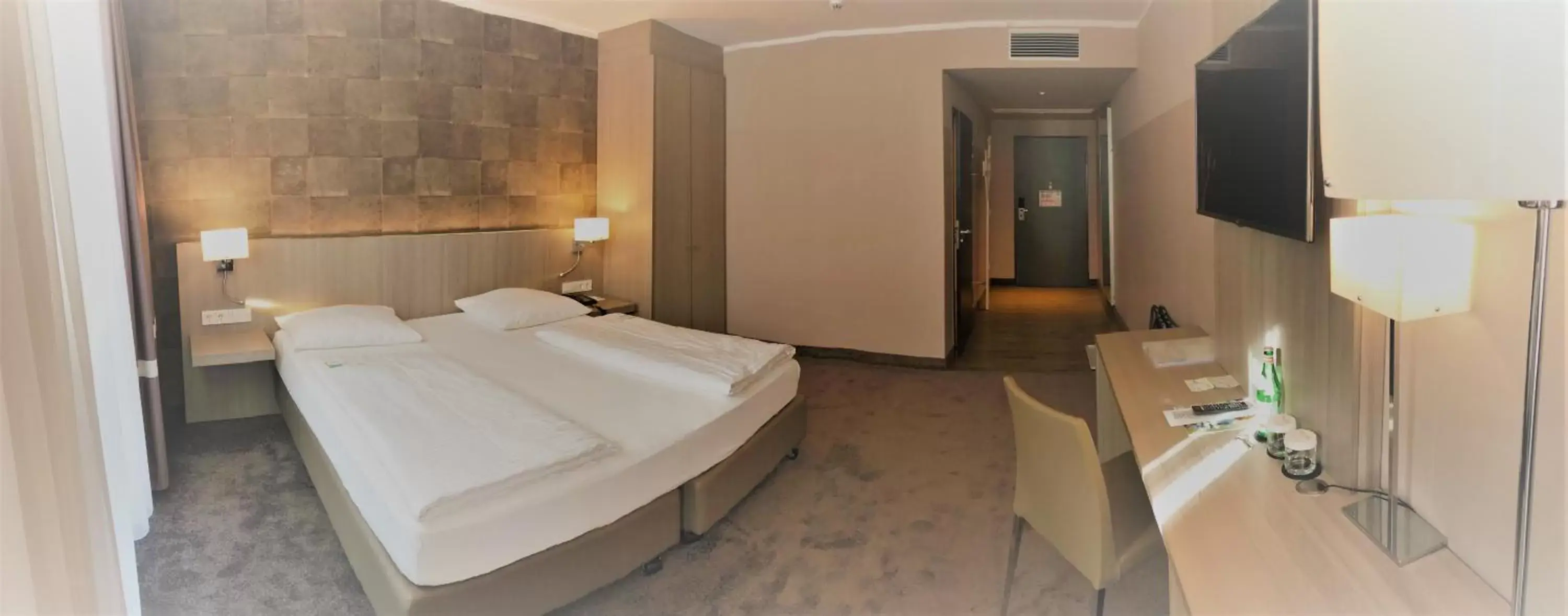 Photo of the whole room, Bed in relexa hotel München Photo of the whole room, Bed in relexa hotel München