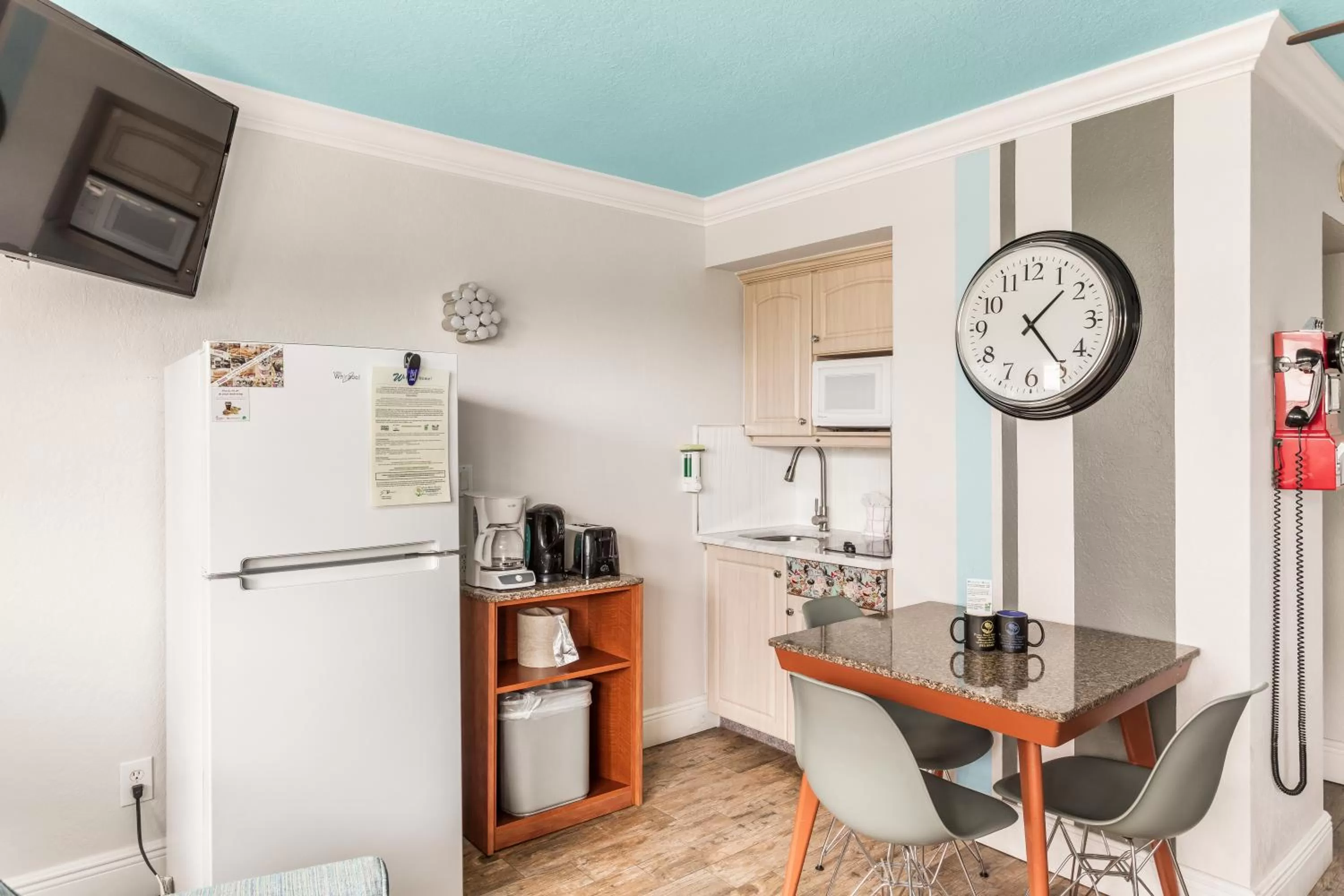 Coffee/tea facilities in Plaza Beach Hotel - Beachfront Resort