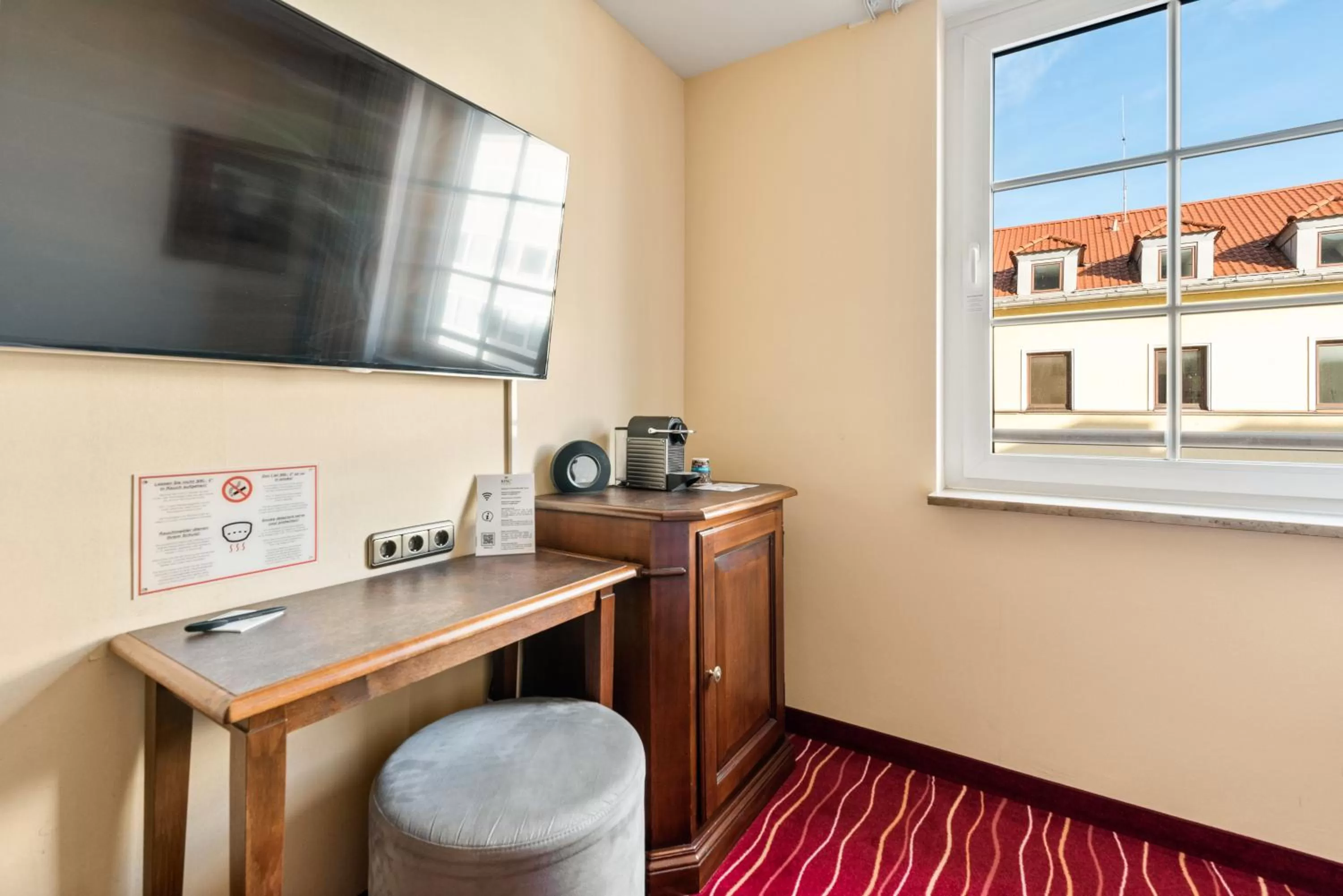 TV and multimedia in KING's Hotel First