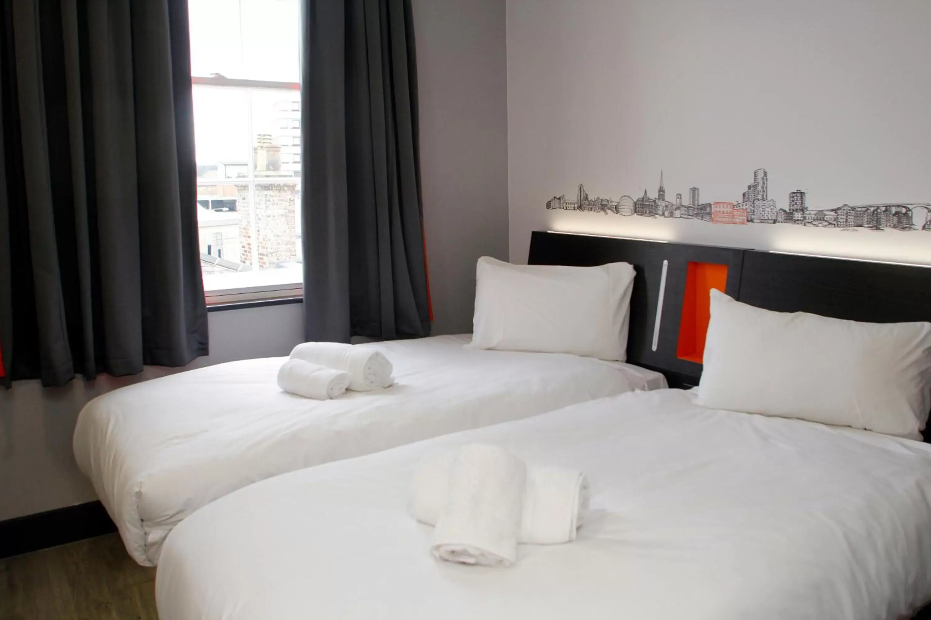 Bedroom, Bed in easyHotel Ipswich