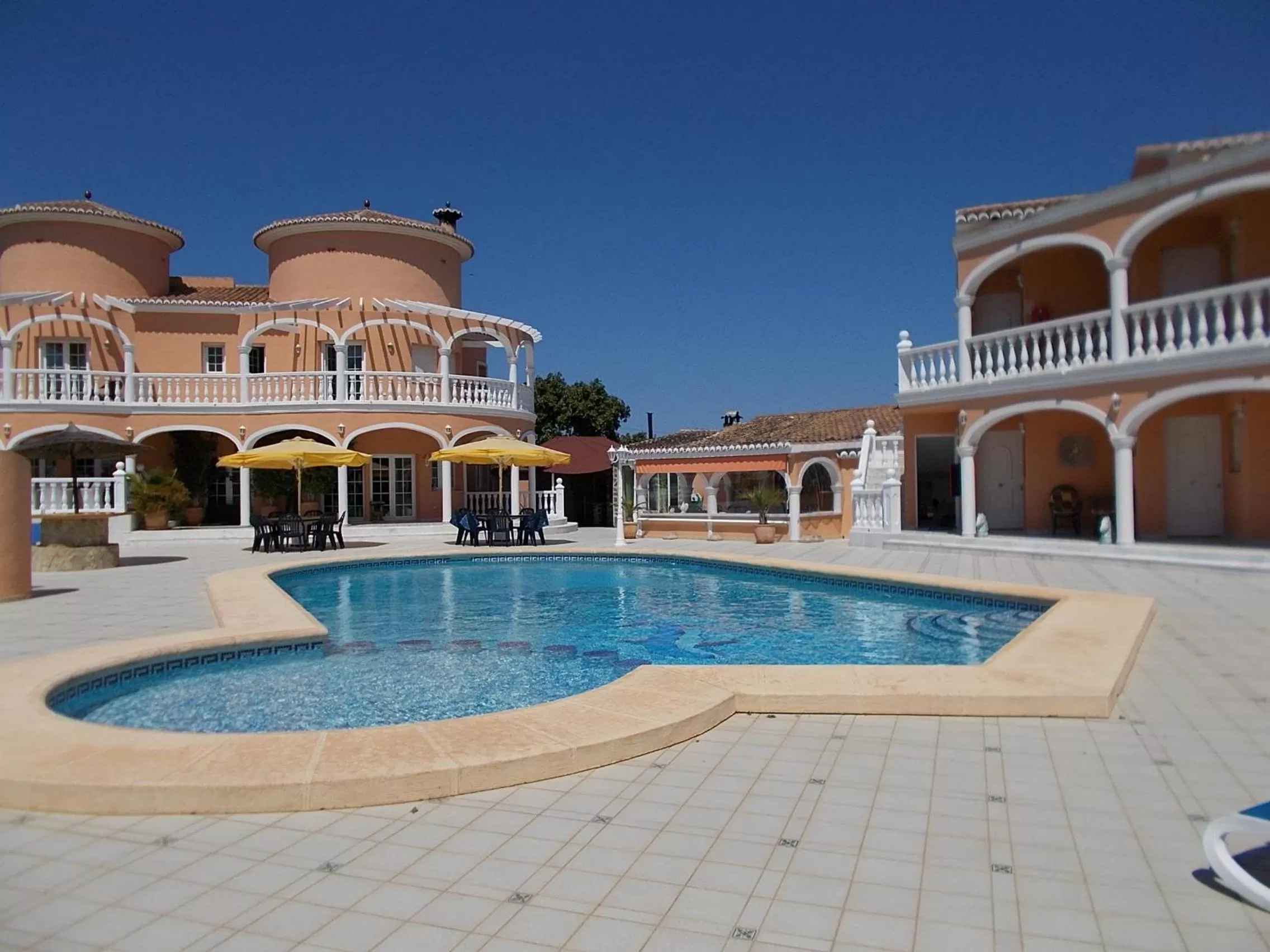 Property building in Pensión Los Caballos