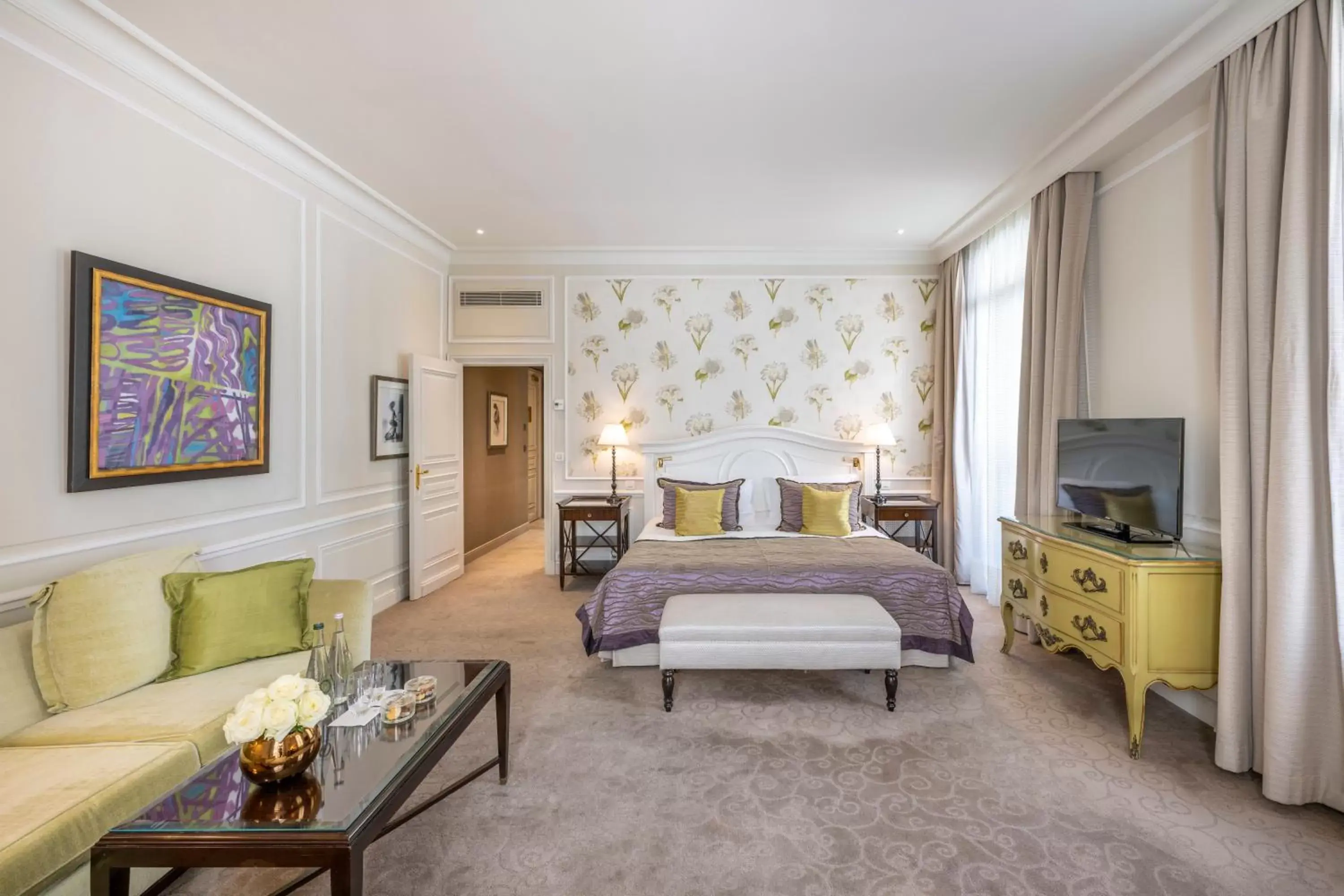 Photo of the whole room, Bed in Hôtel Hermitage Monte-Carlo
