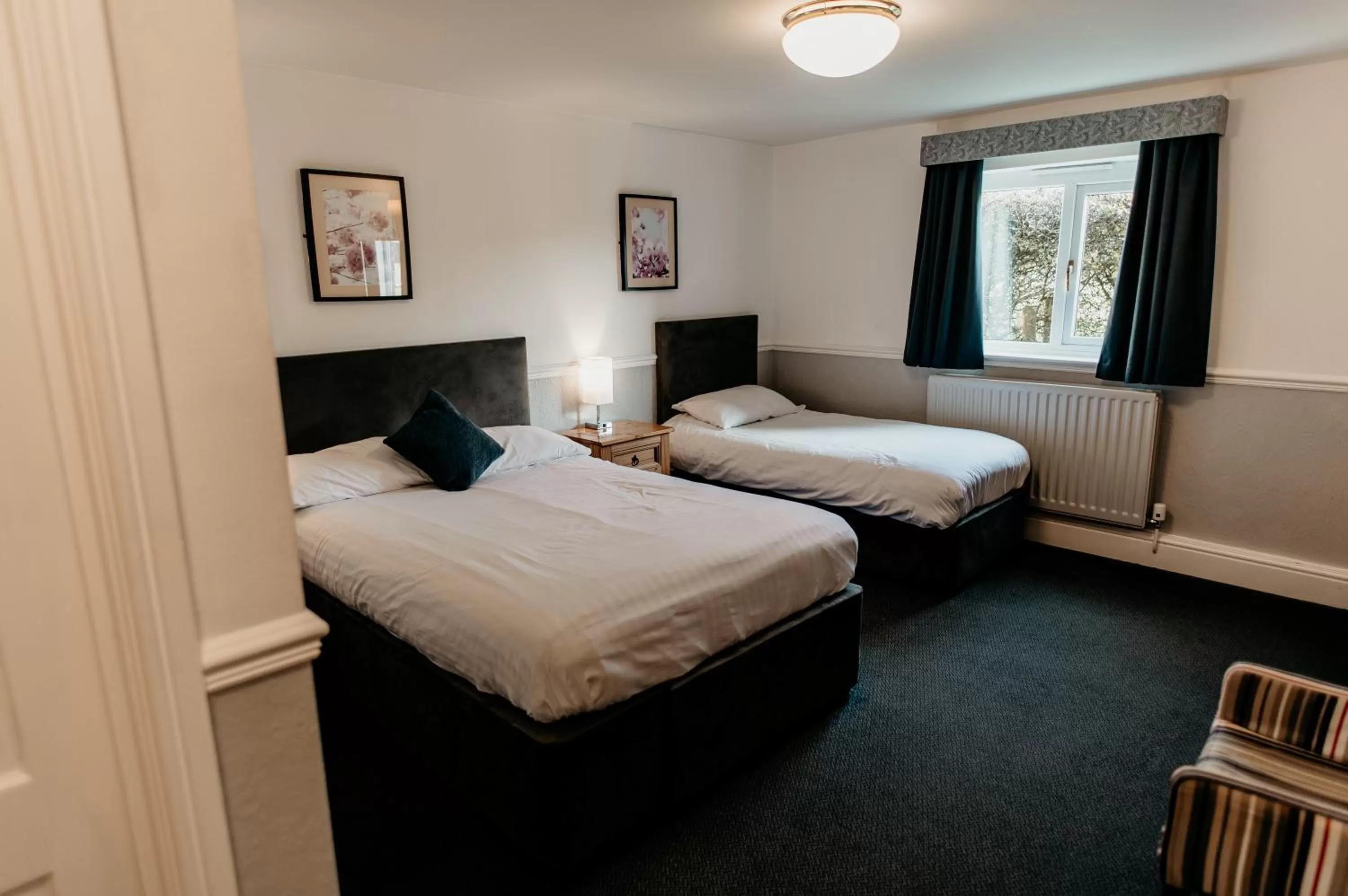 Bed in Oak Farm Hotel