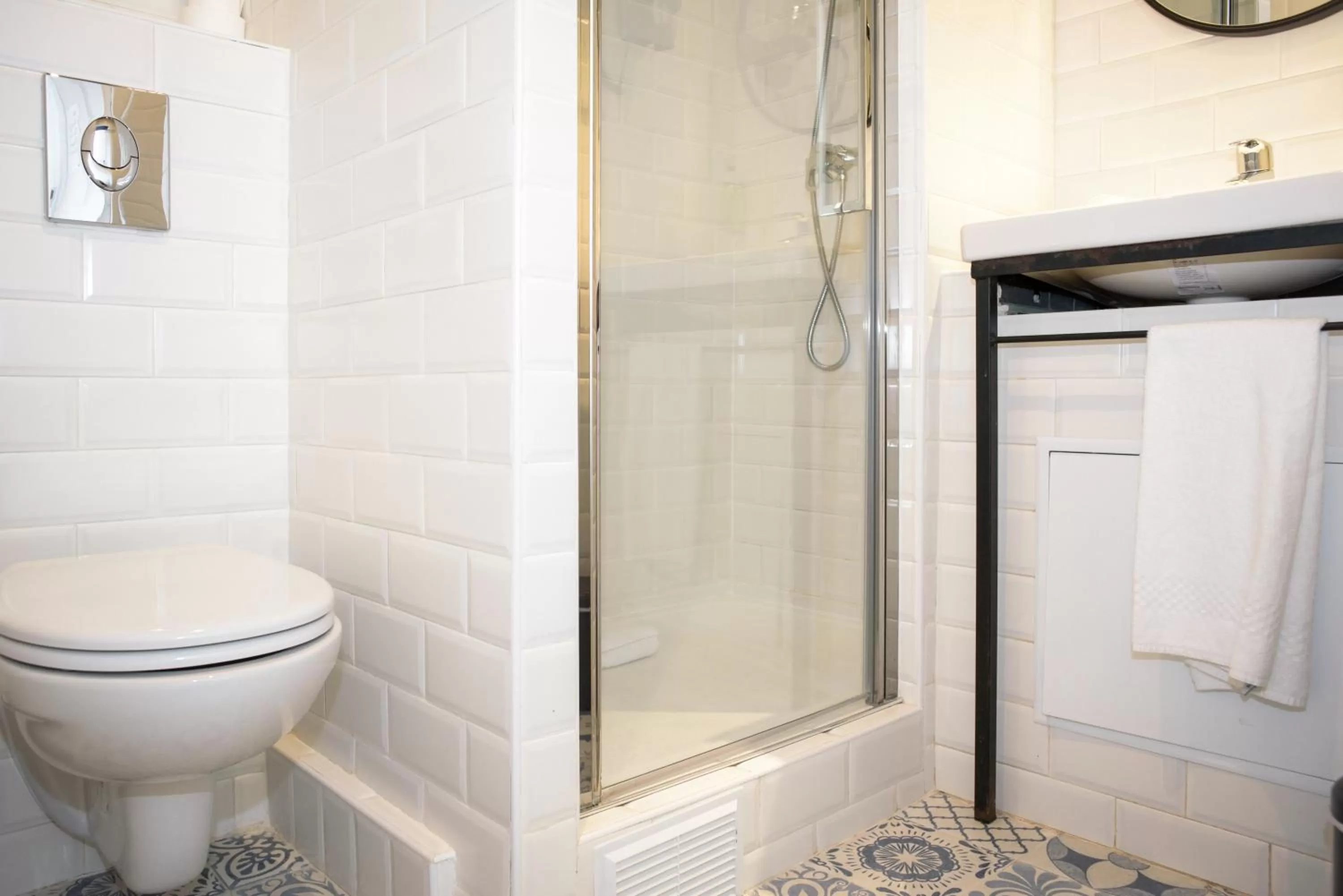 Bathroom in Hôtel Des Arts-Bastille