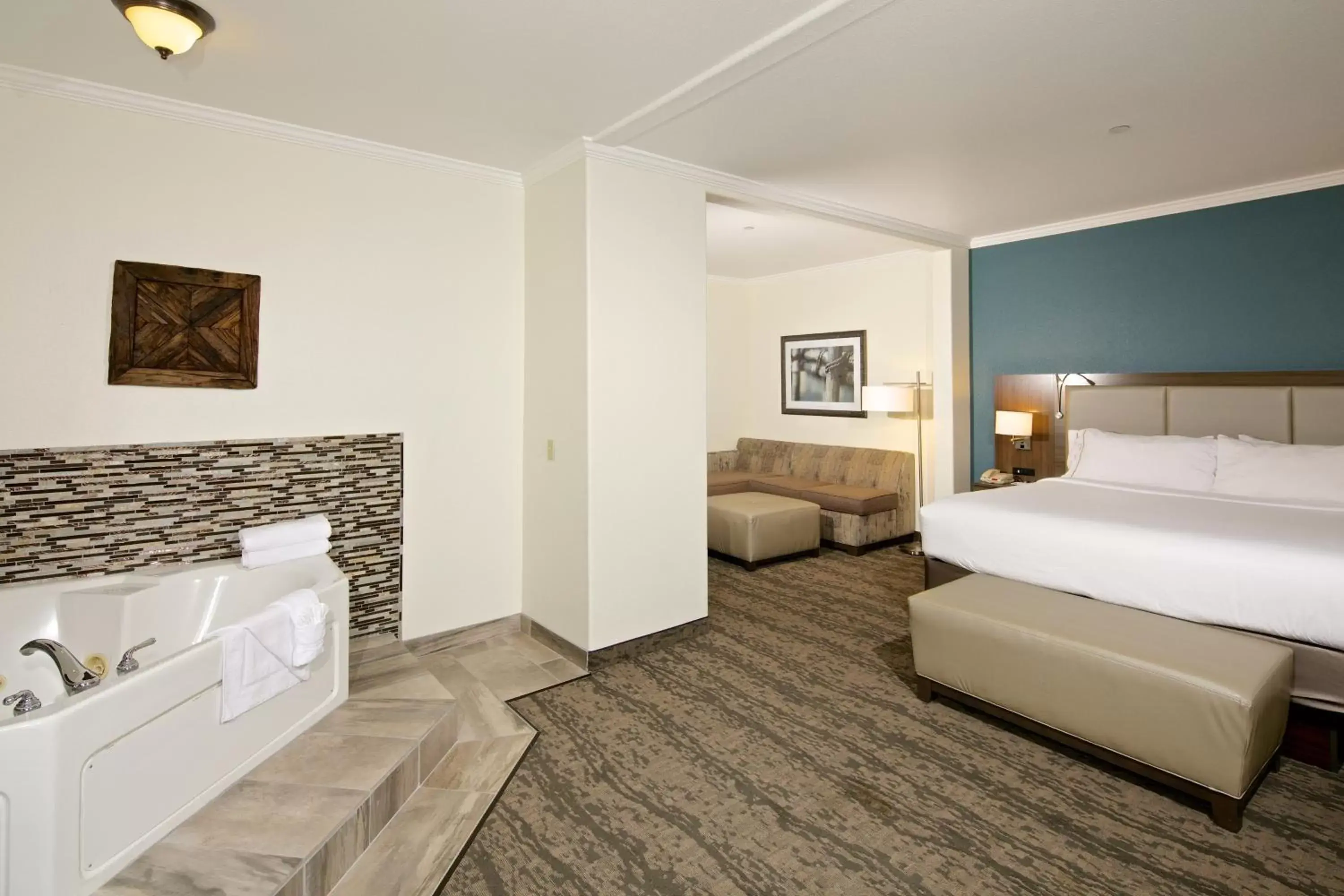 Photo of the whole room, Bed in Holiday Inn Express Hotel & Suites - Paso Robles, an IHG Hotel