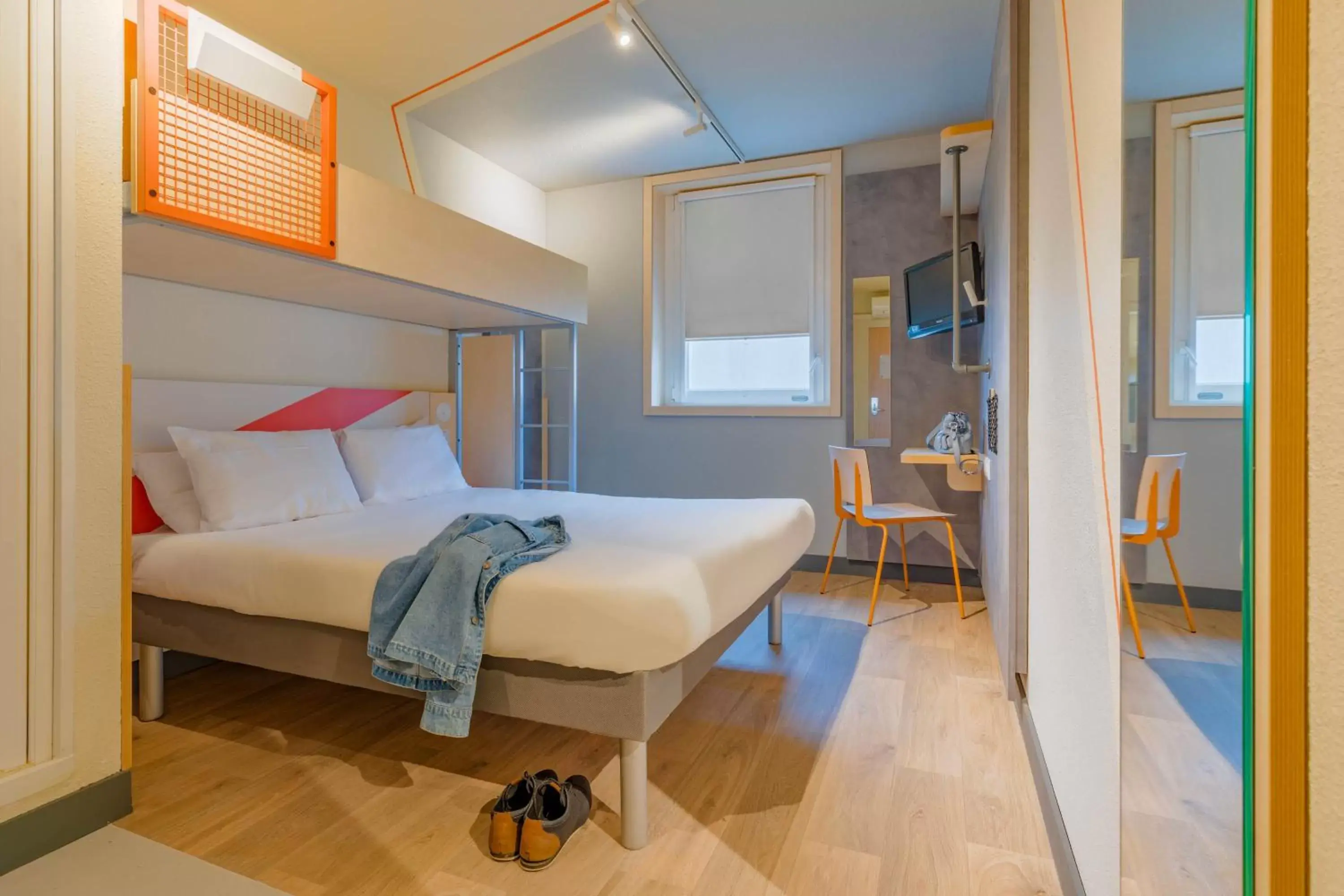Bed, Bathroom in Ibis Budget Lyon Est Saint Quentin Fallavier