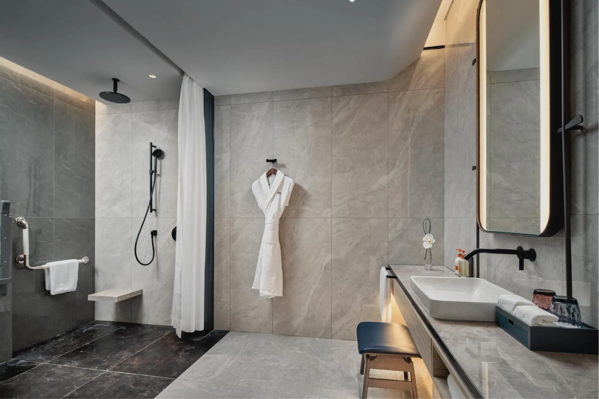 Bathroom in Crowne Plaza Hangzhou Riverside by IHG