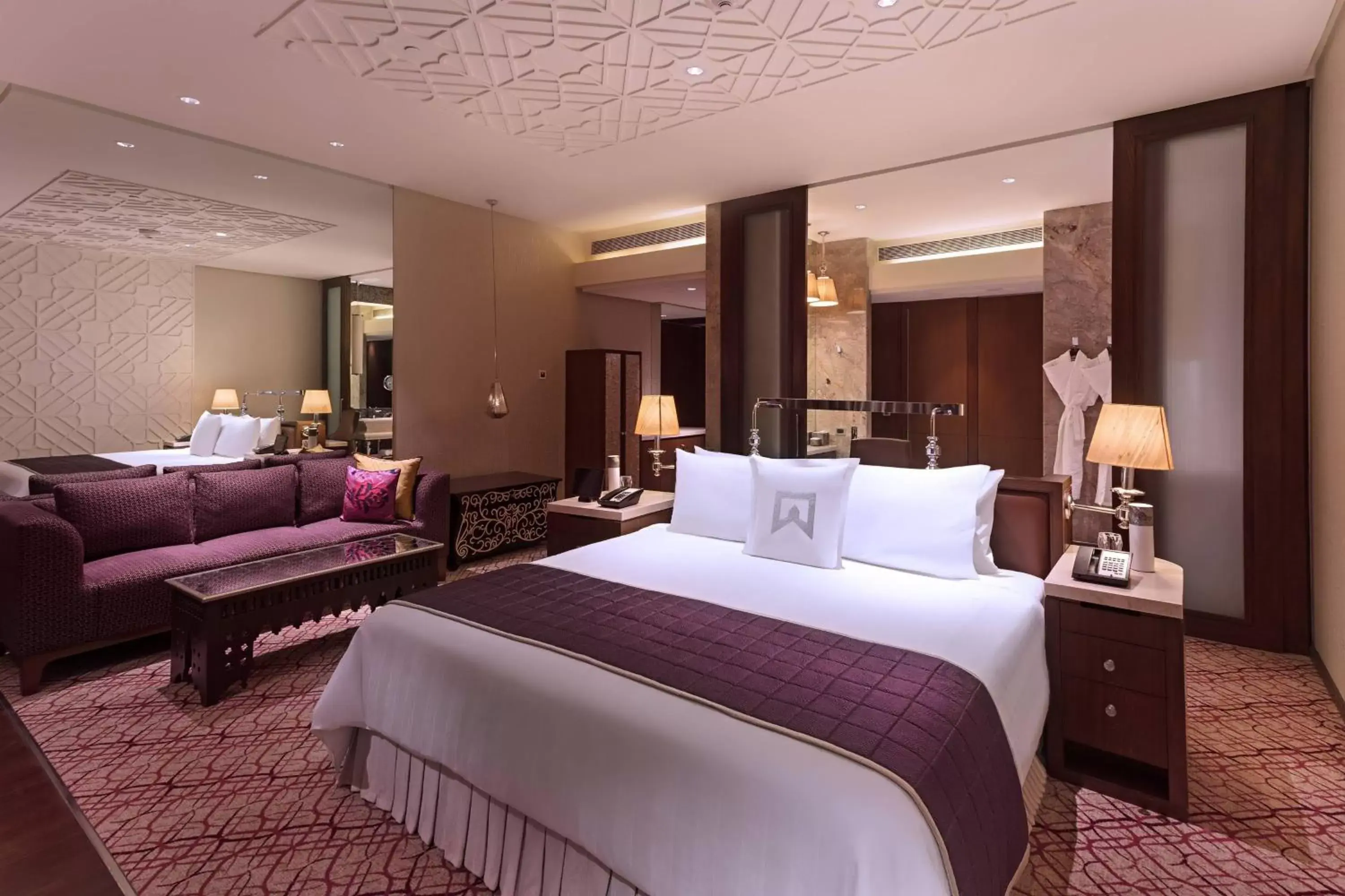 Photo of the whole room, Bed in ITC Kohenur, a Luxury Collection Hotel, Hyderabad